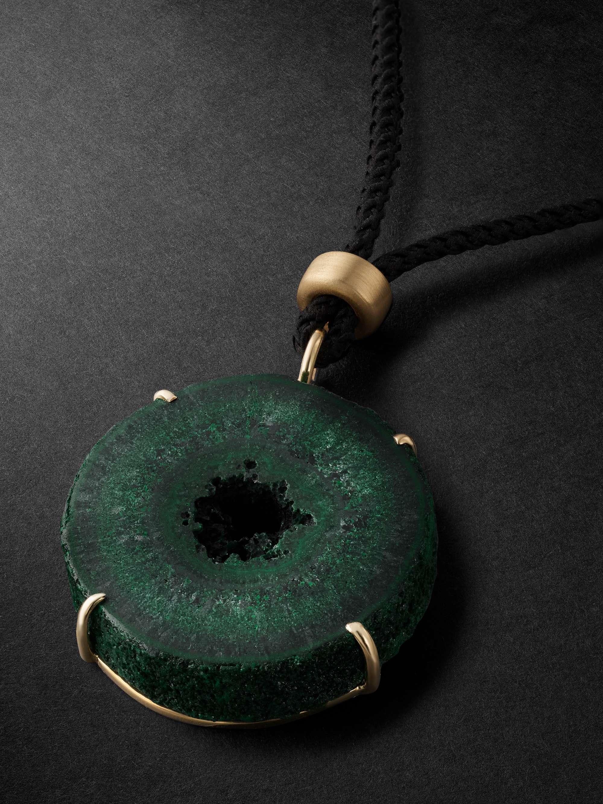 JACQUIE AICHE Collana in cordoncino con pendente in oro e malachite