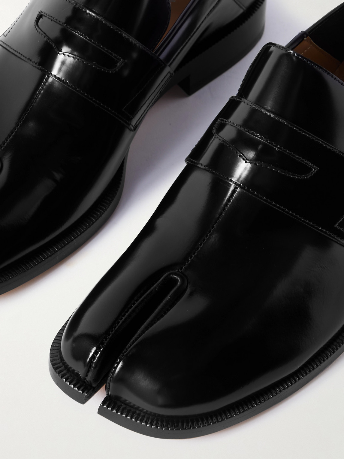 Maison Margiela Tabi Split-toe Patent-leather Loafers In Black