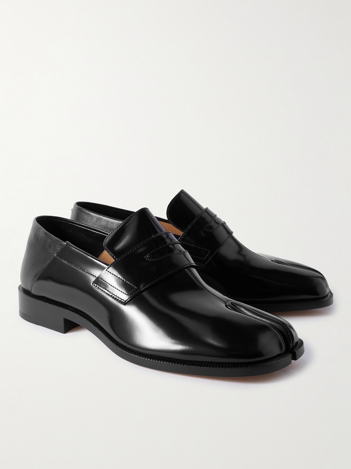 Maison Margiela Tabi Split-toe Patent-leather Loafers In Black