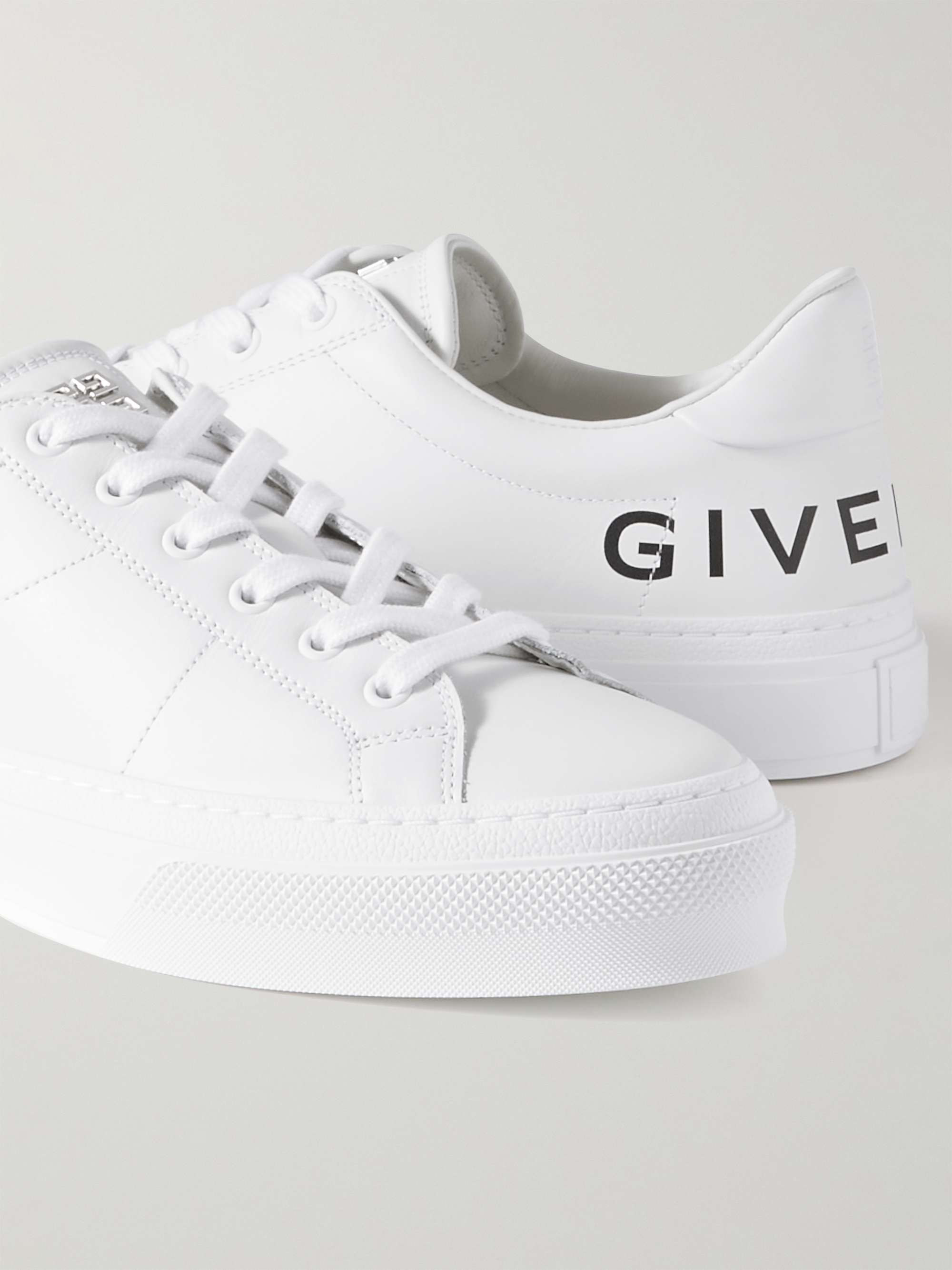 GIVENCHY 