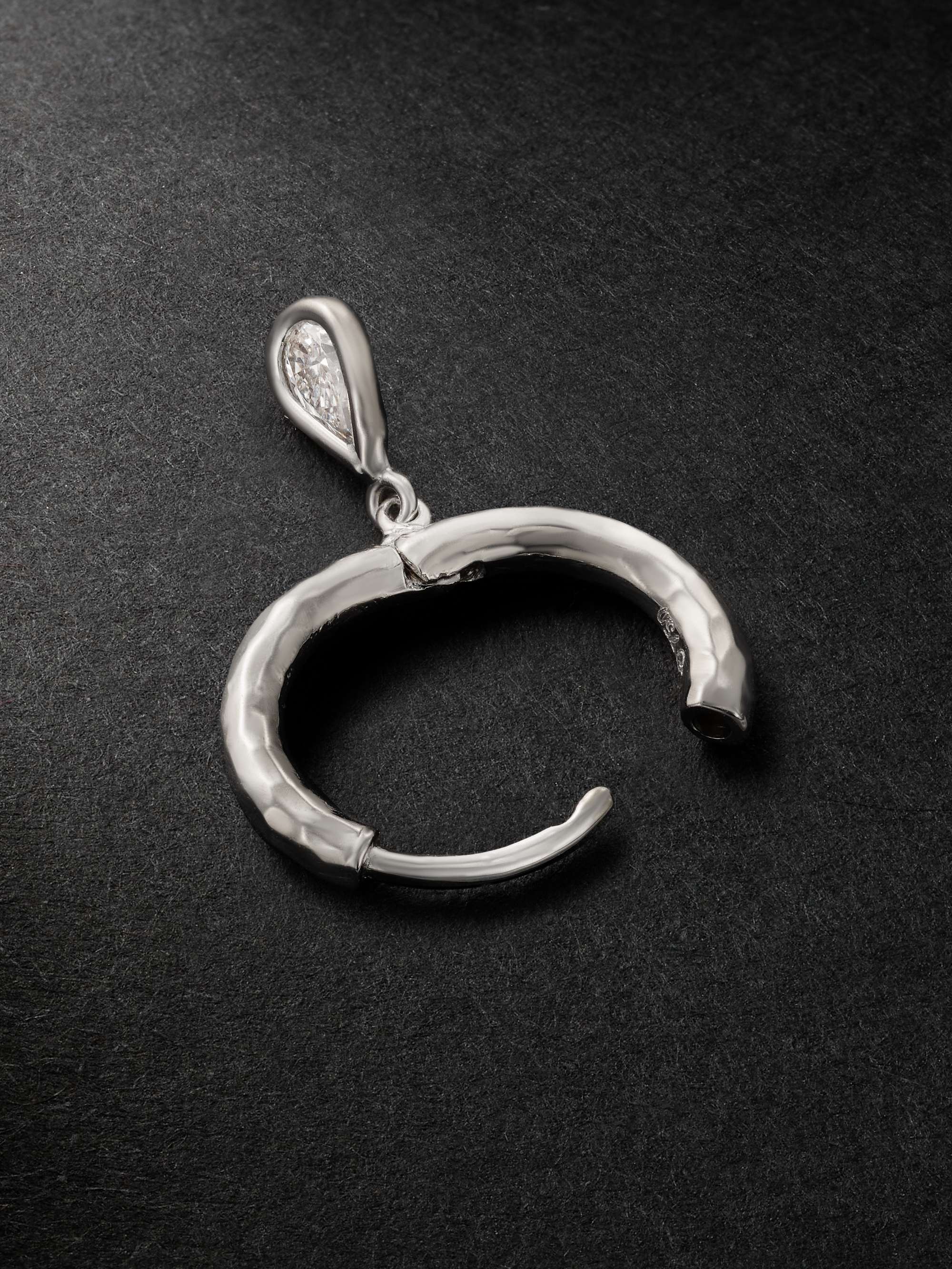 OCTAVIA ELIZABETH Orecchino singolo a cerchio in oro bianco con diamante Charmed Micro Gabby