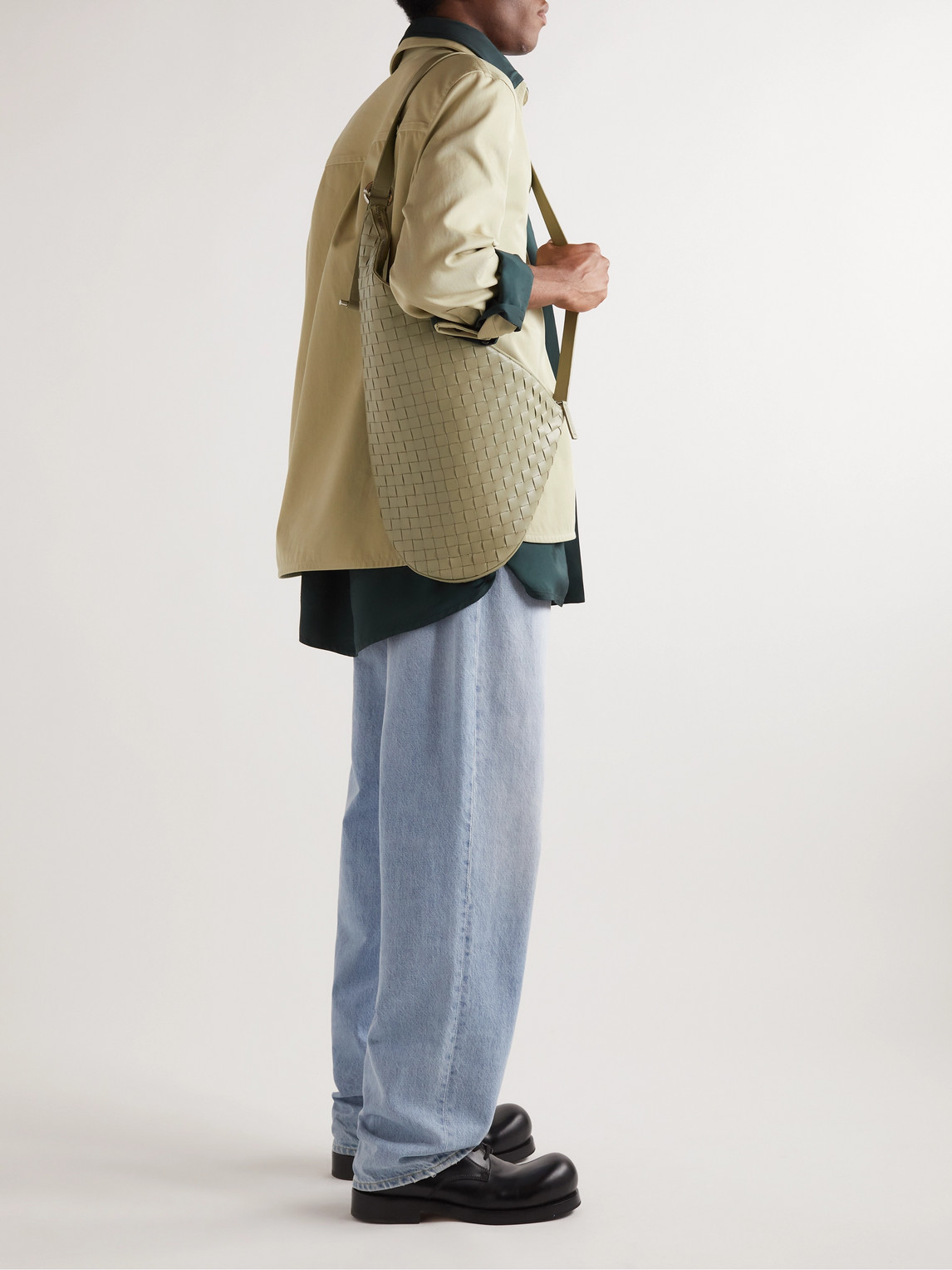 Bottega Veneta Virgule Intrecciato Leather Messenger Bag In Brown