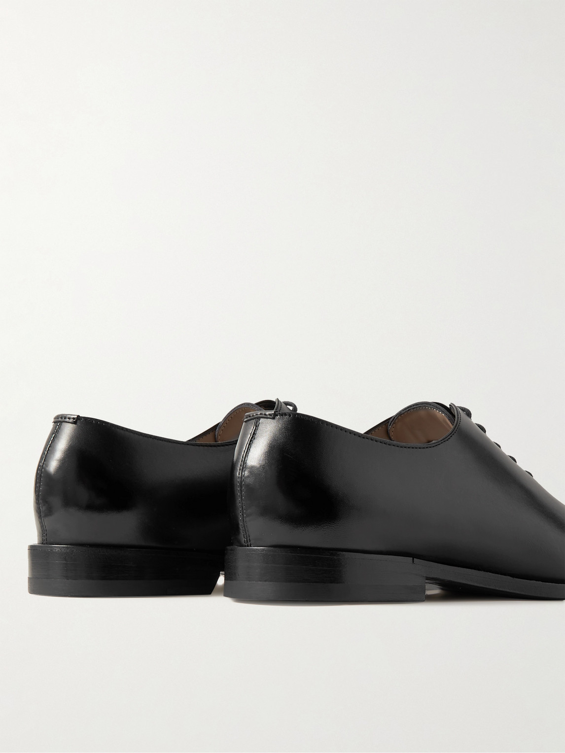 Shop Manolo Blahnik Snowdon Whole-cut Glossed-leather Oxford Shoes In Black