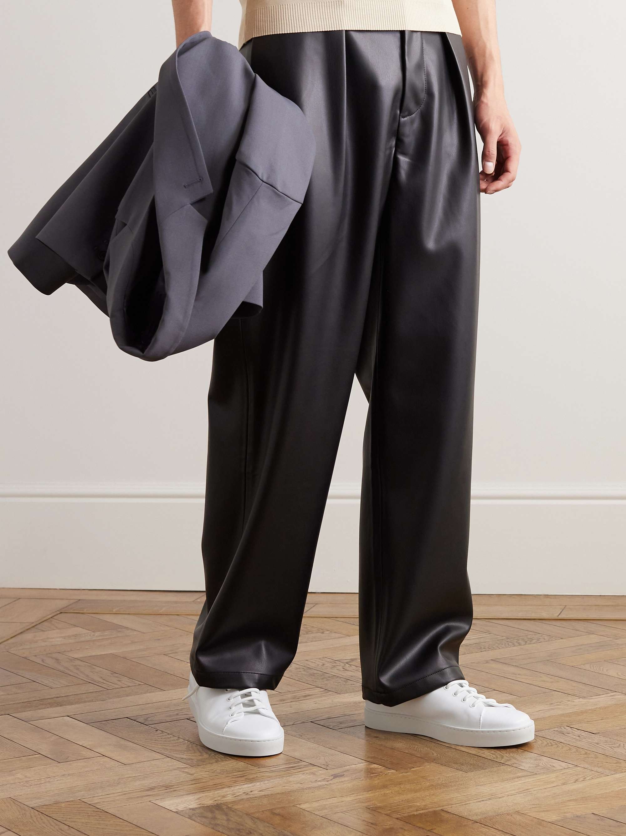 MANOLO BLAHNIK 