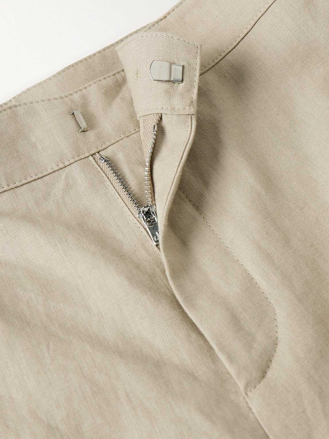 Shop Loro Piana Majuro Straight-leg Linen Bermuda Shorts In Neutrals