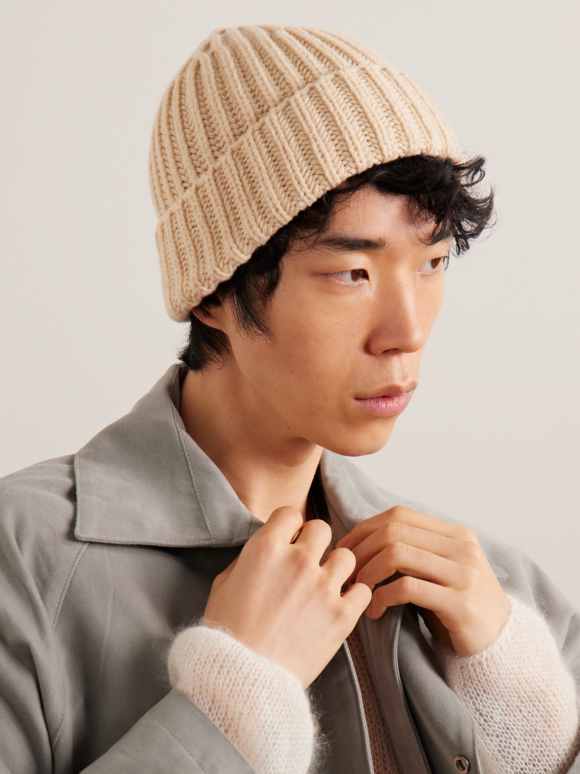 Shop Stòffa Watch Ribbed Cashmere Beanie In Neutrals