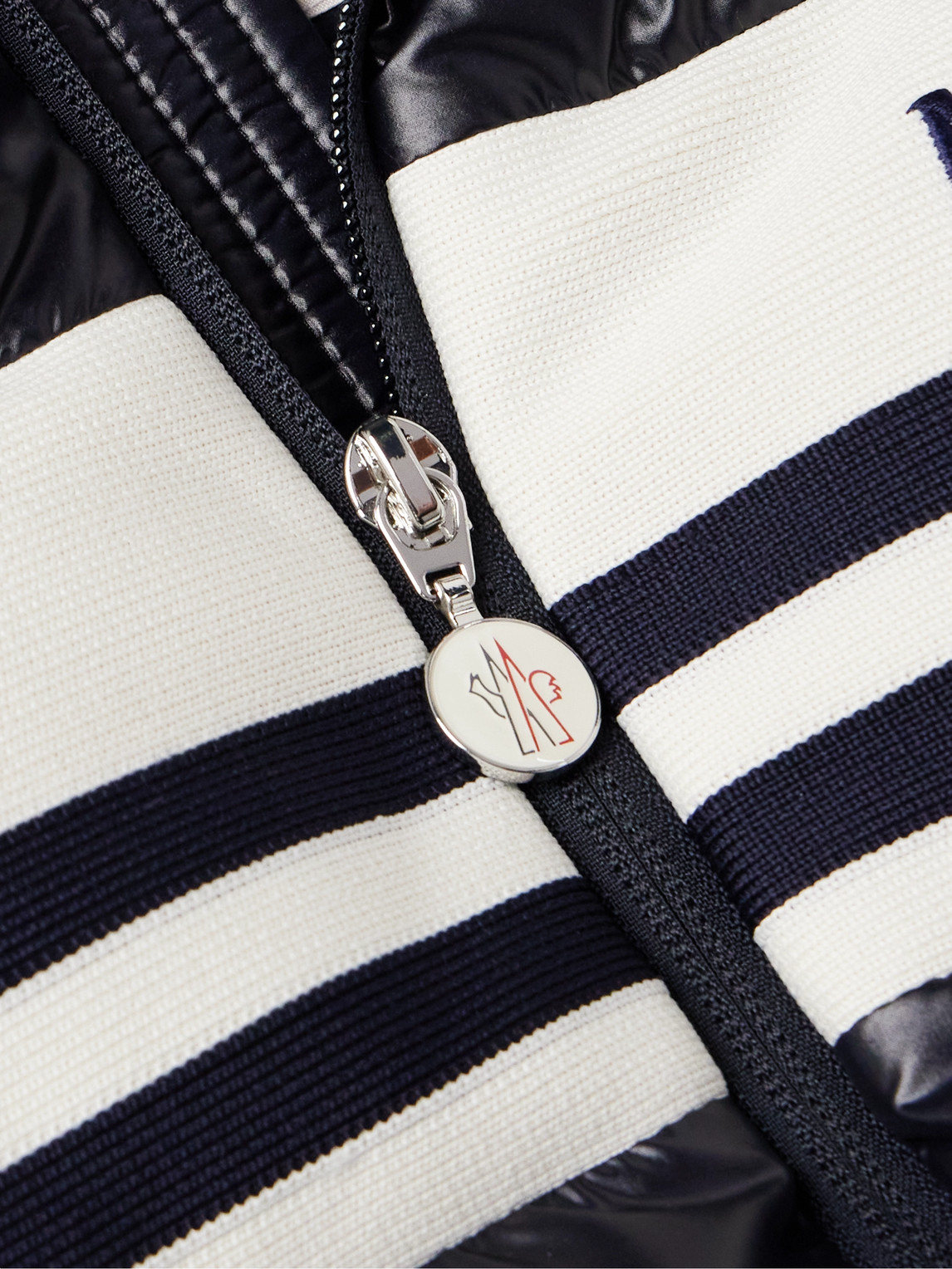 Moncler Logo Embroidered Zip-up Puffer Jacket In Blue
