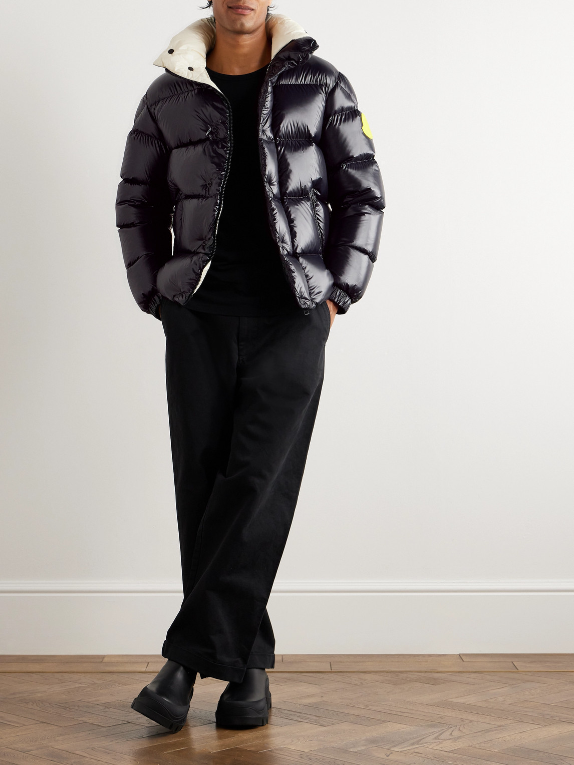 Moncler Dervox Logo Patch Down Jacket In Black
