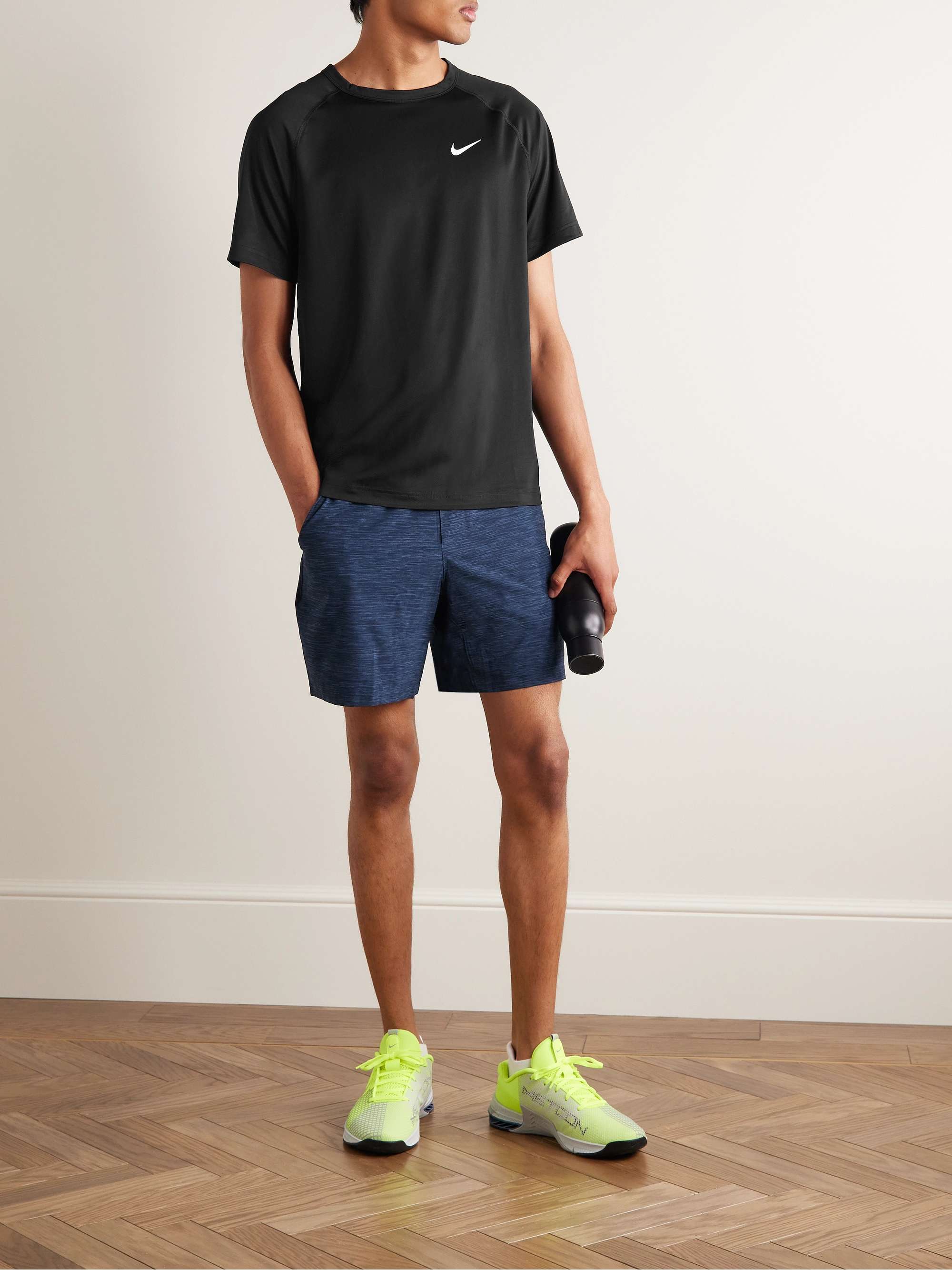 Pack Nike Repeat pour Homme. T-shirt + Short