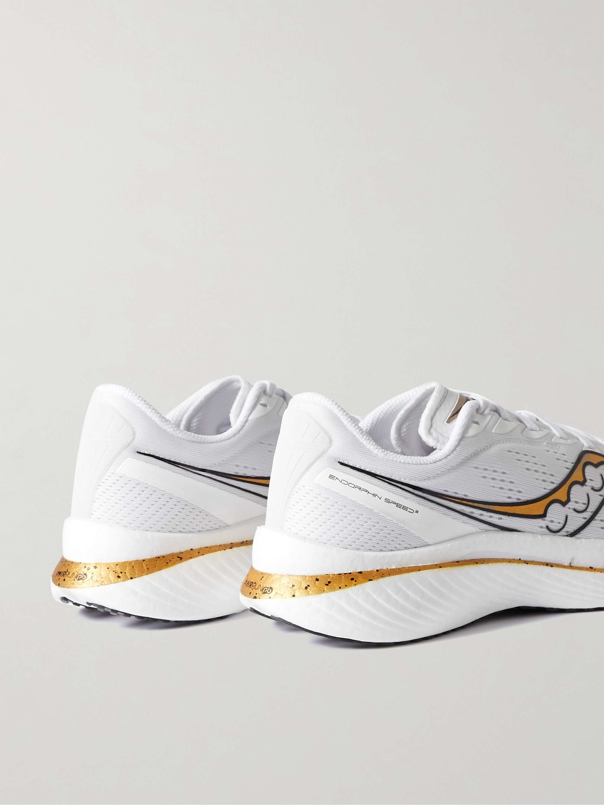 SAUCONY 