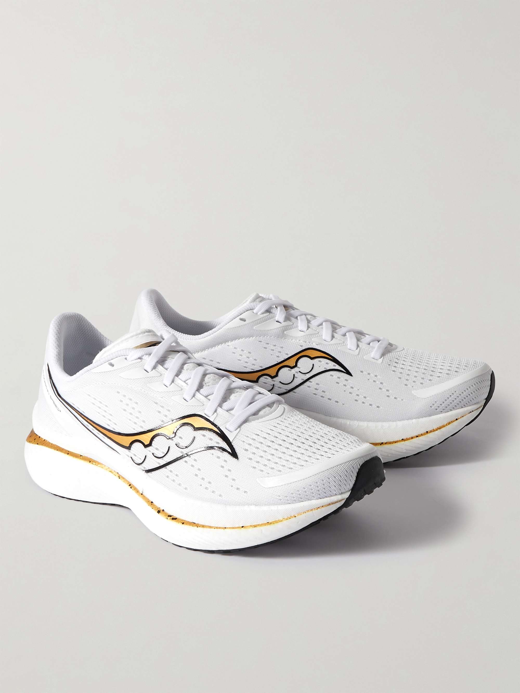 SAUCONY 