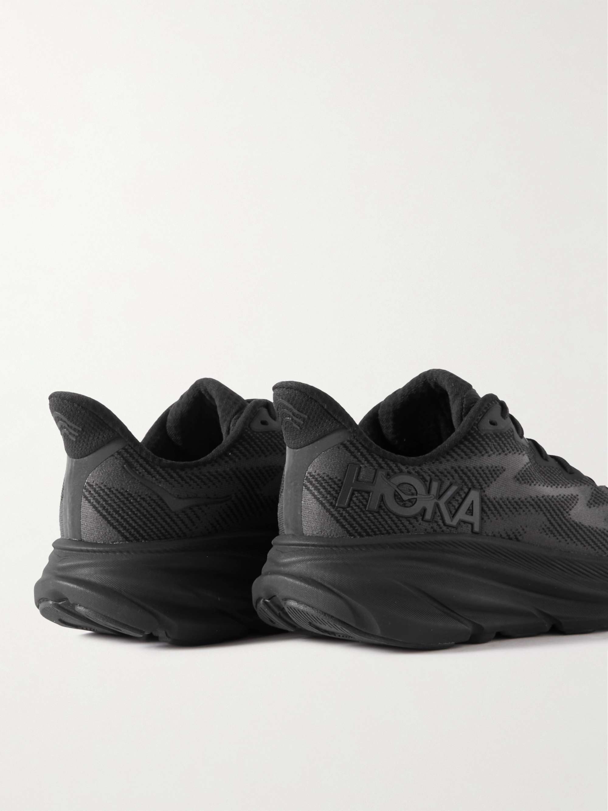 HOKA ONE ONE 
