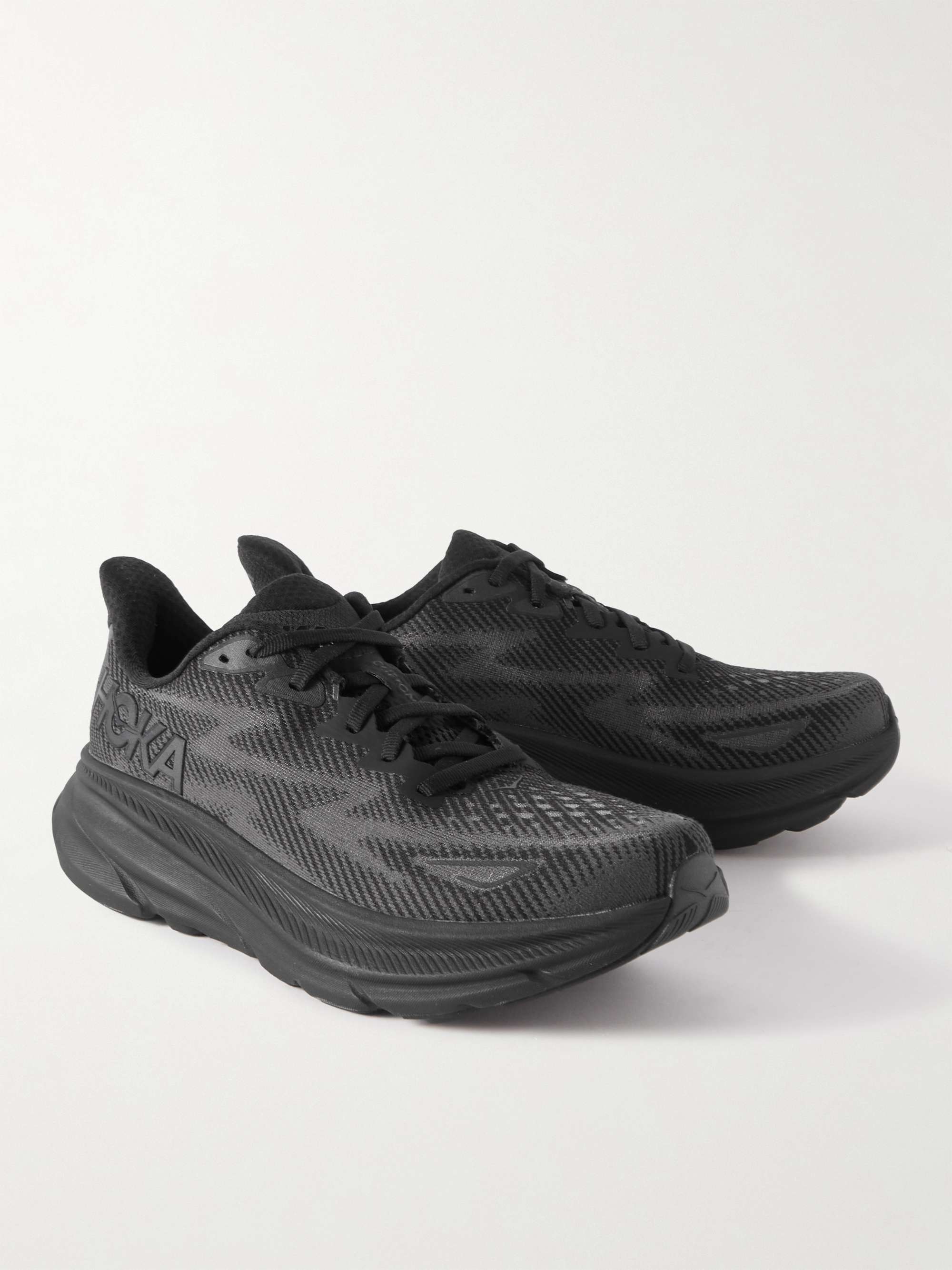 HOKA ONE ONE 