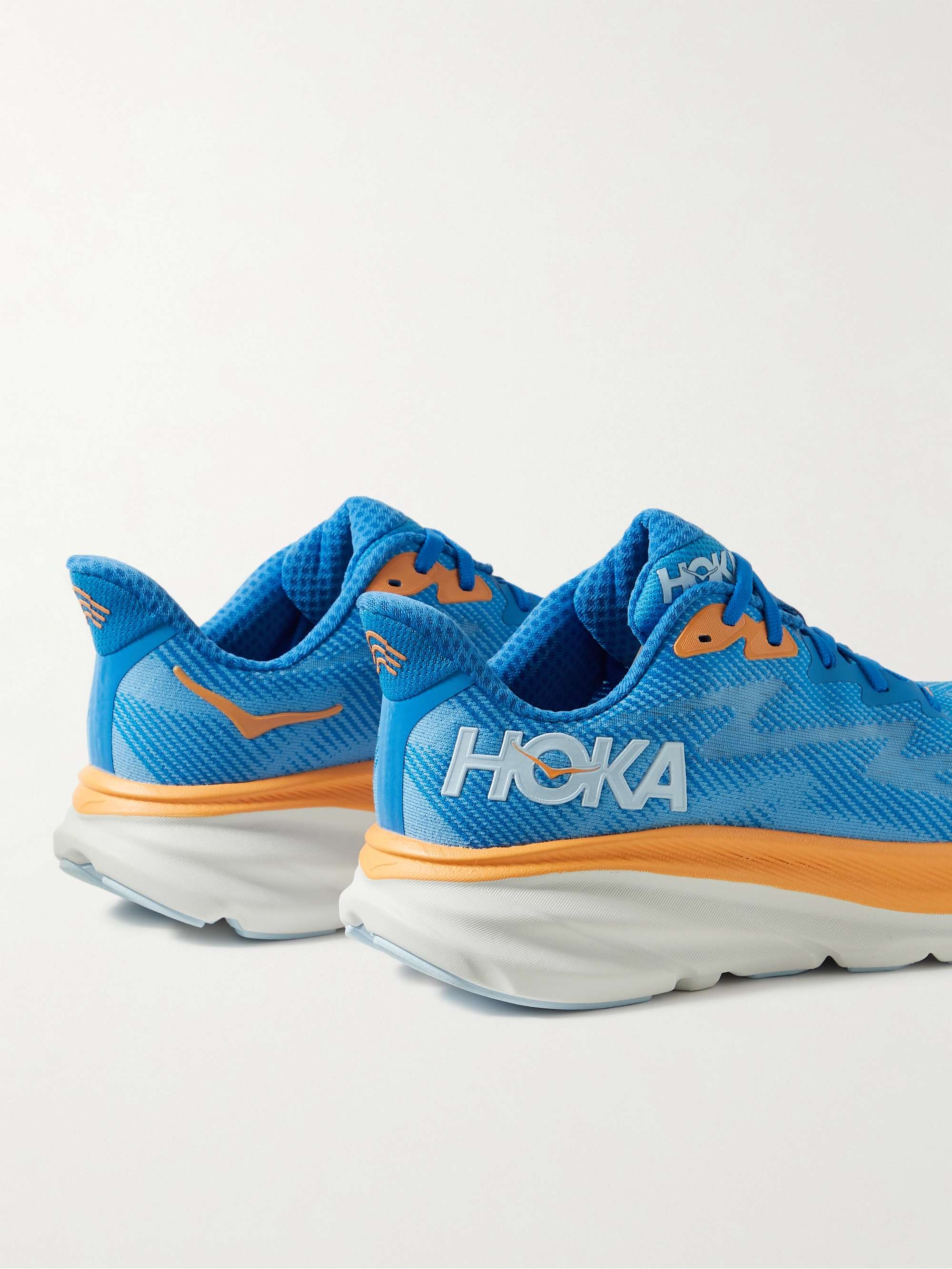 HOKA ONE ONE 