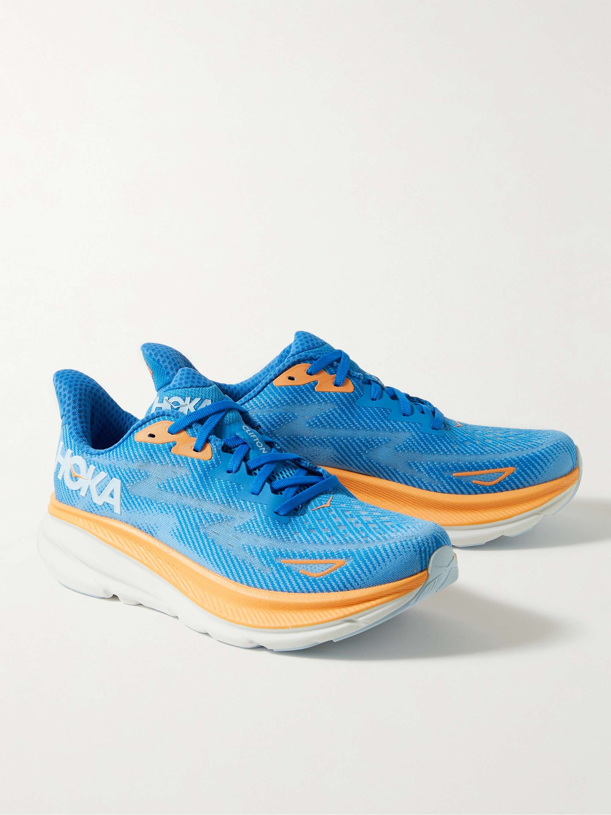 HOKA ONE ONE 