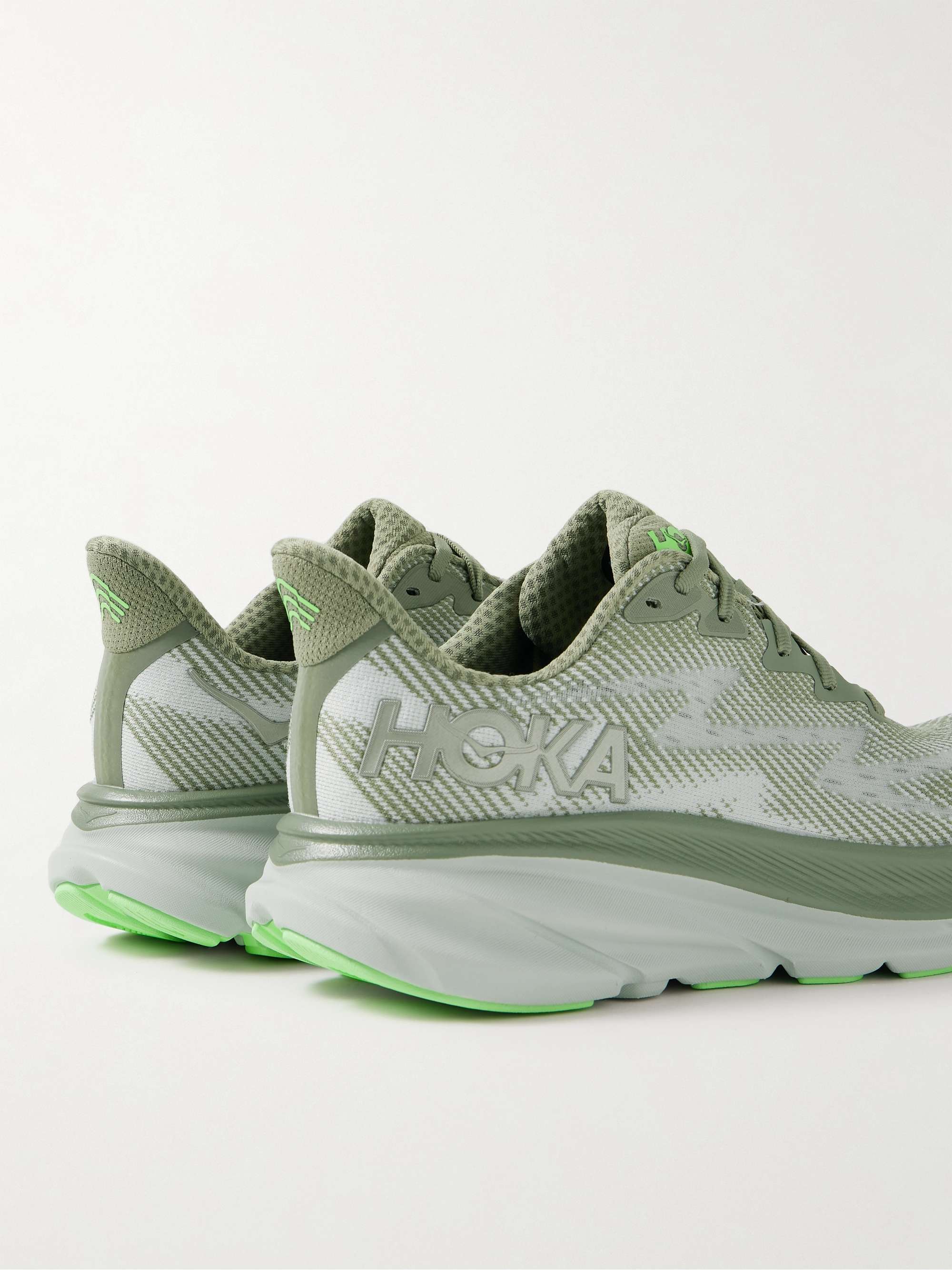 HOKA ONE ONE 