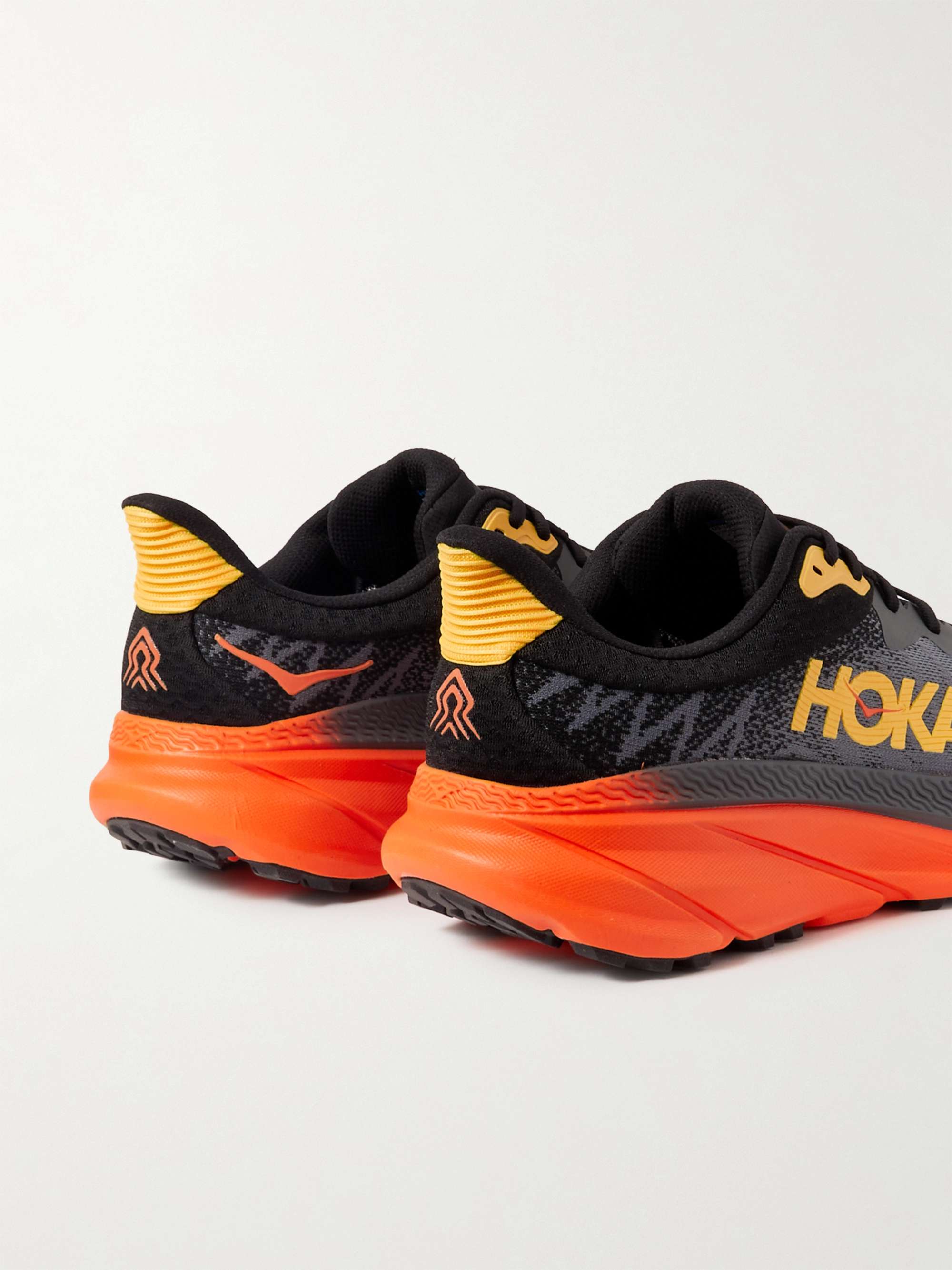 HOKA ONE ONE 