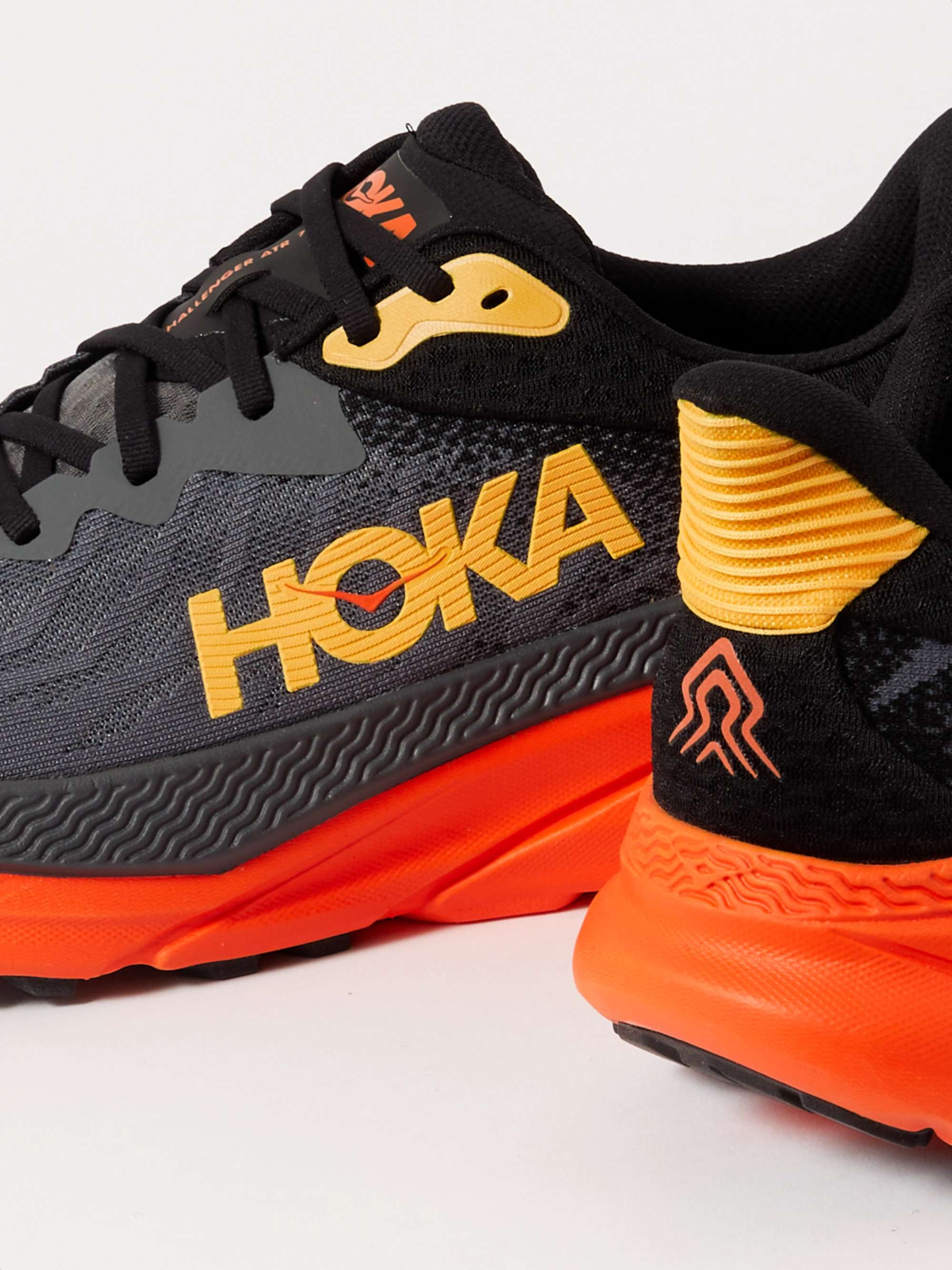 HOKA ONE ONE 