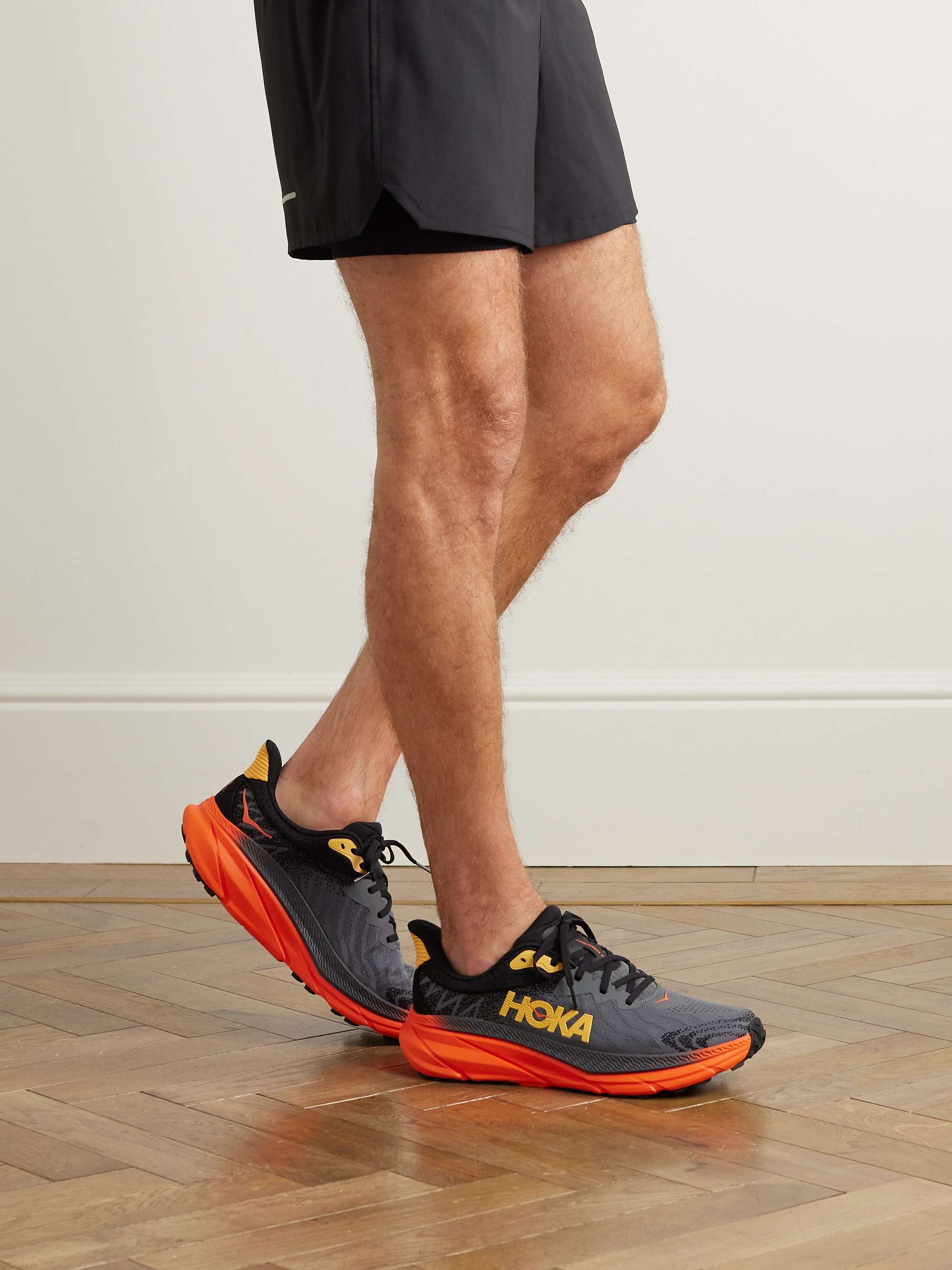 HOKA ONE ONE 