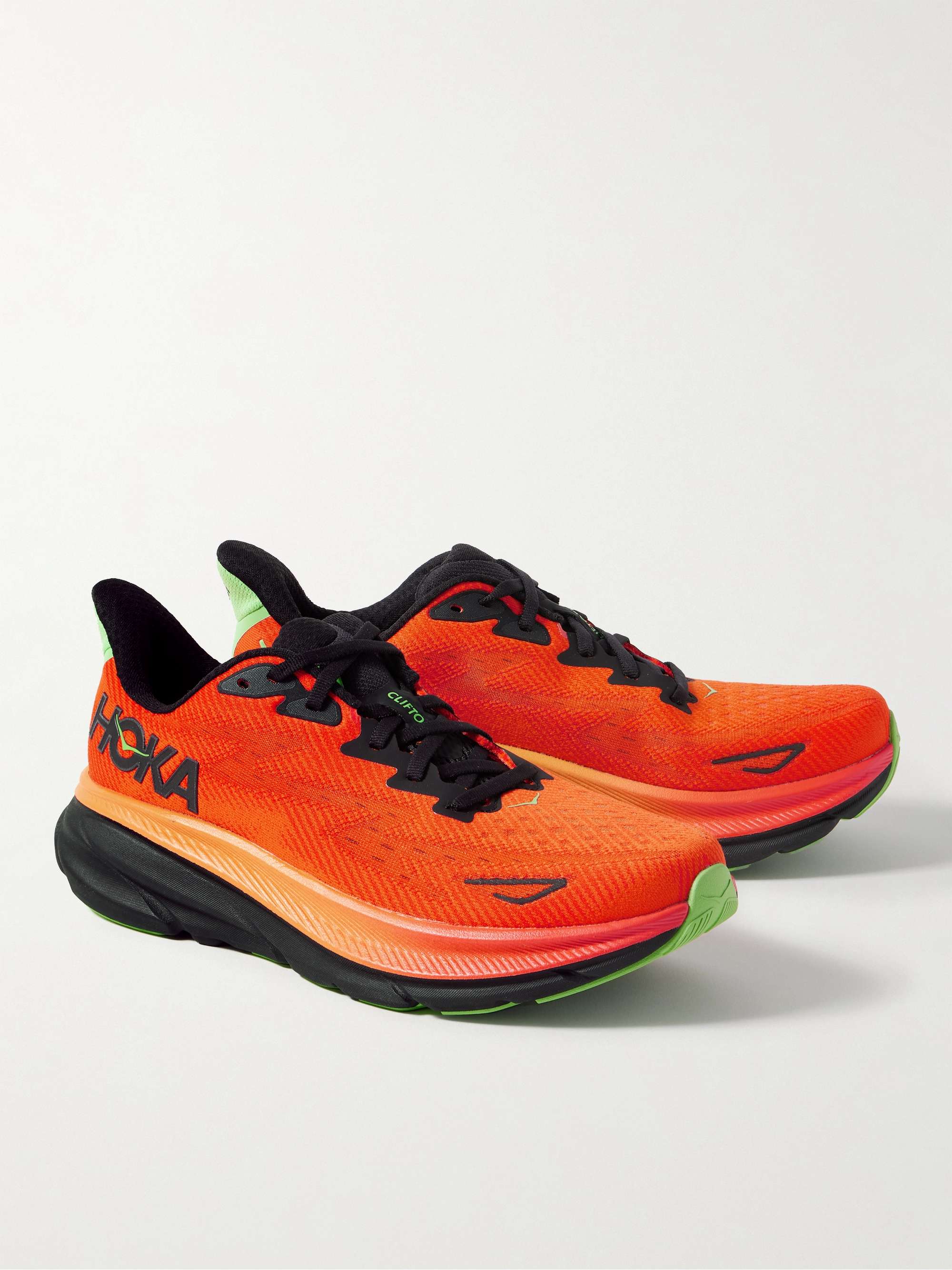 HOKA ONE ONE 