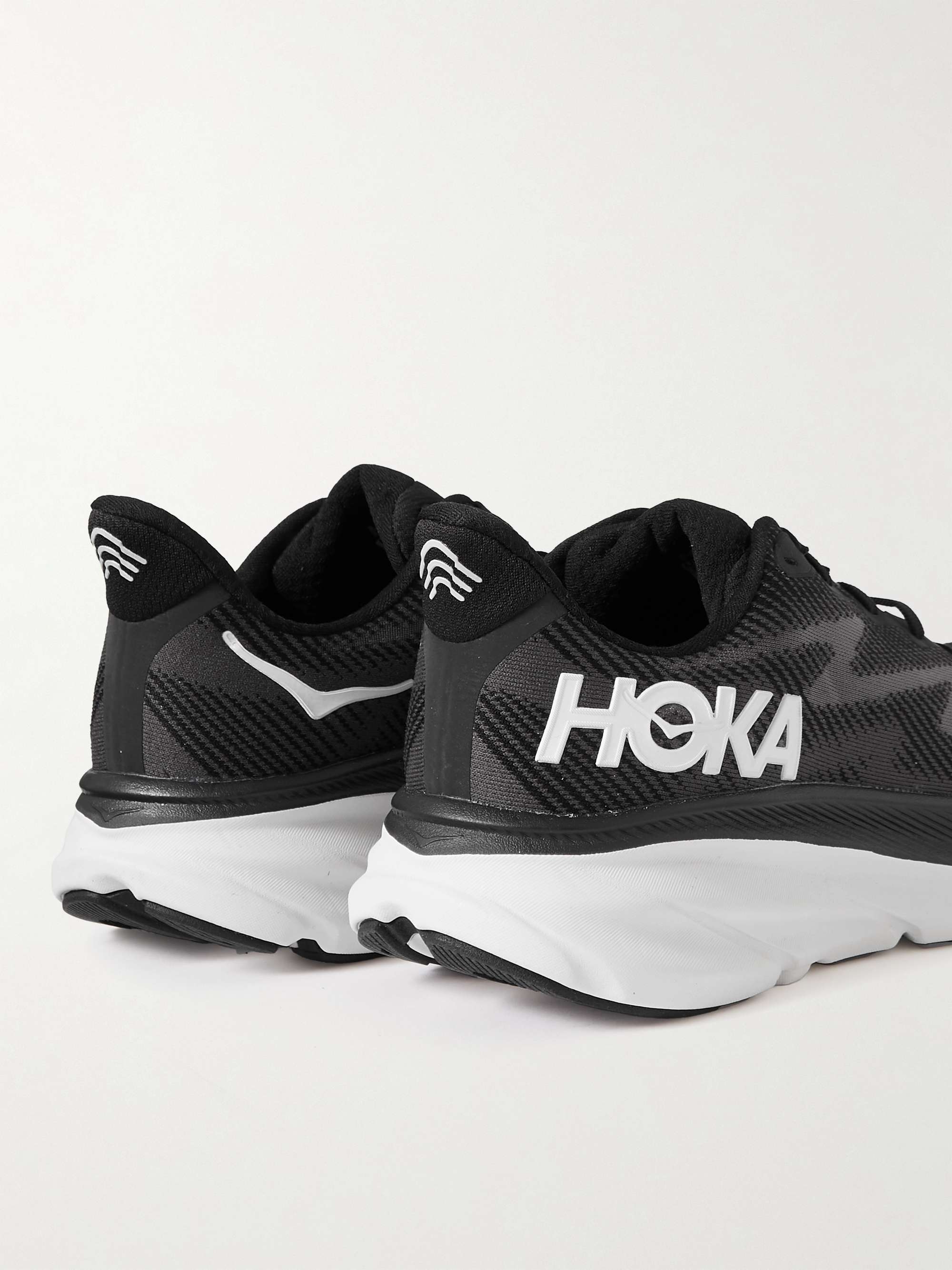 HOKA ONE ONE 