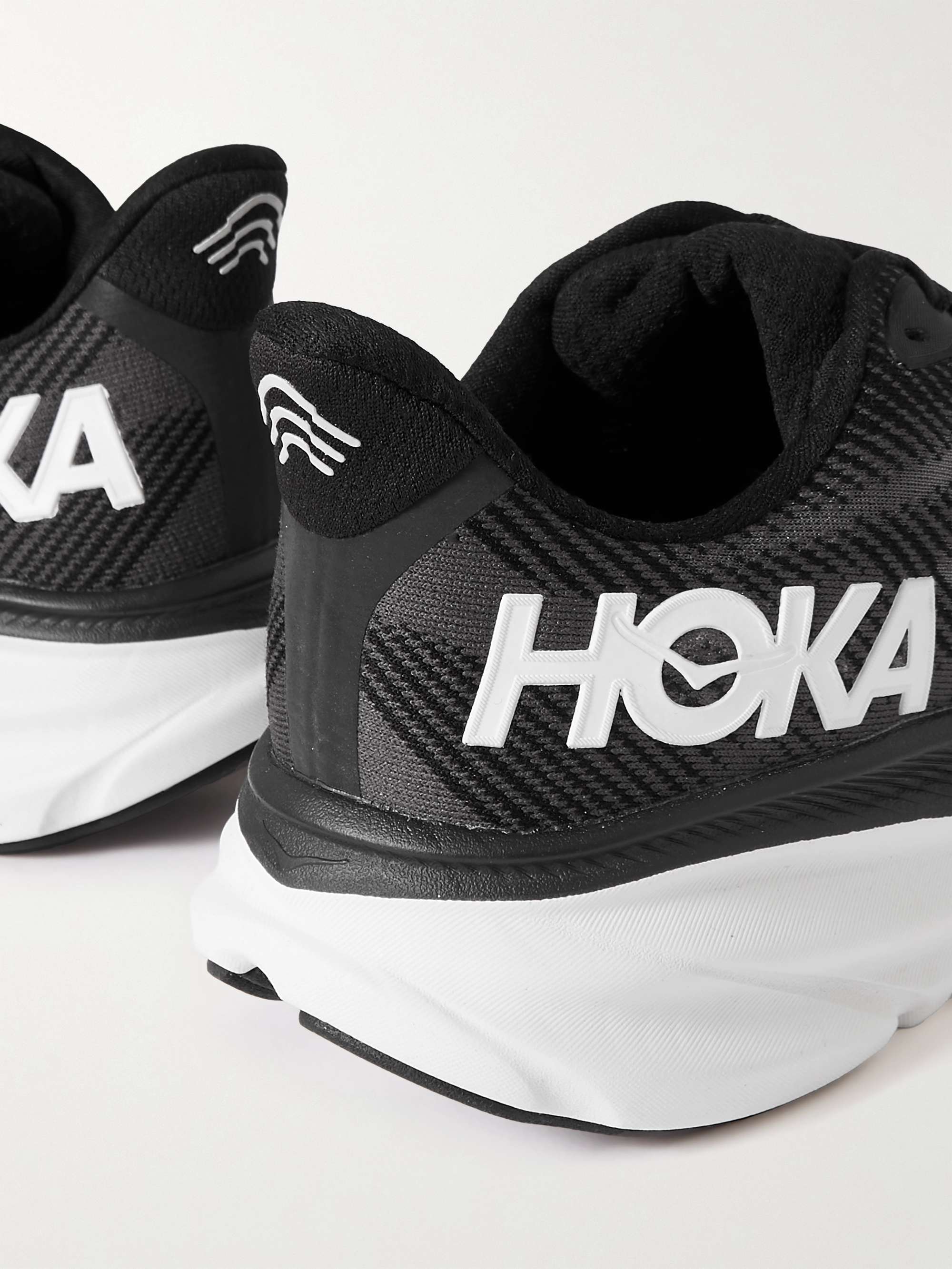 HOKA ONE ONE 