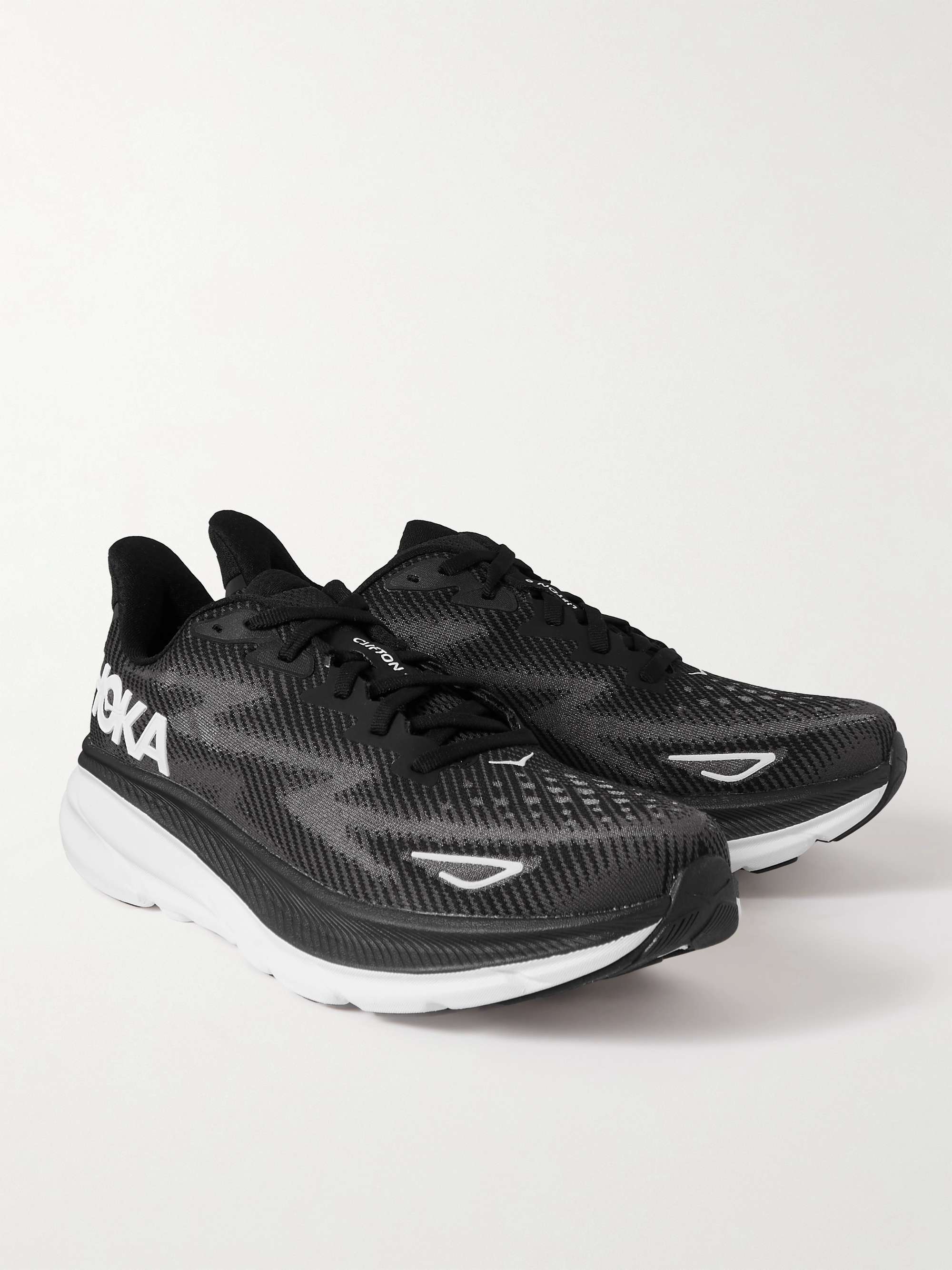 HOKA ONE ONE 