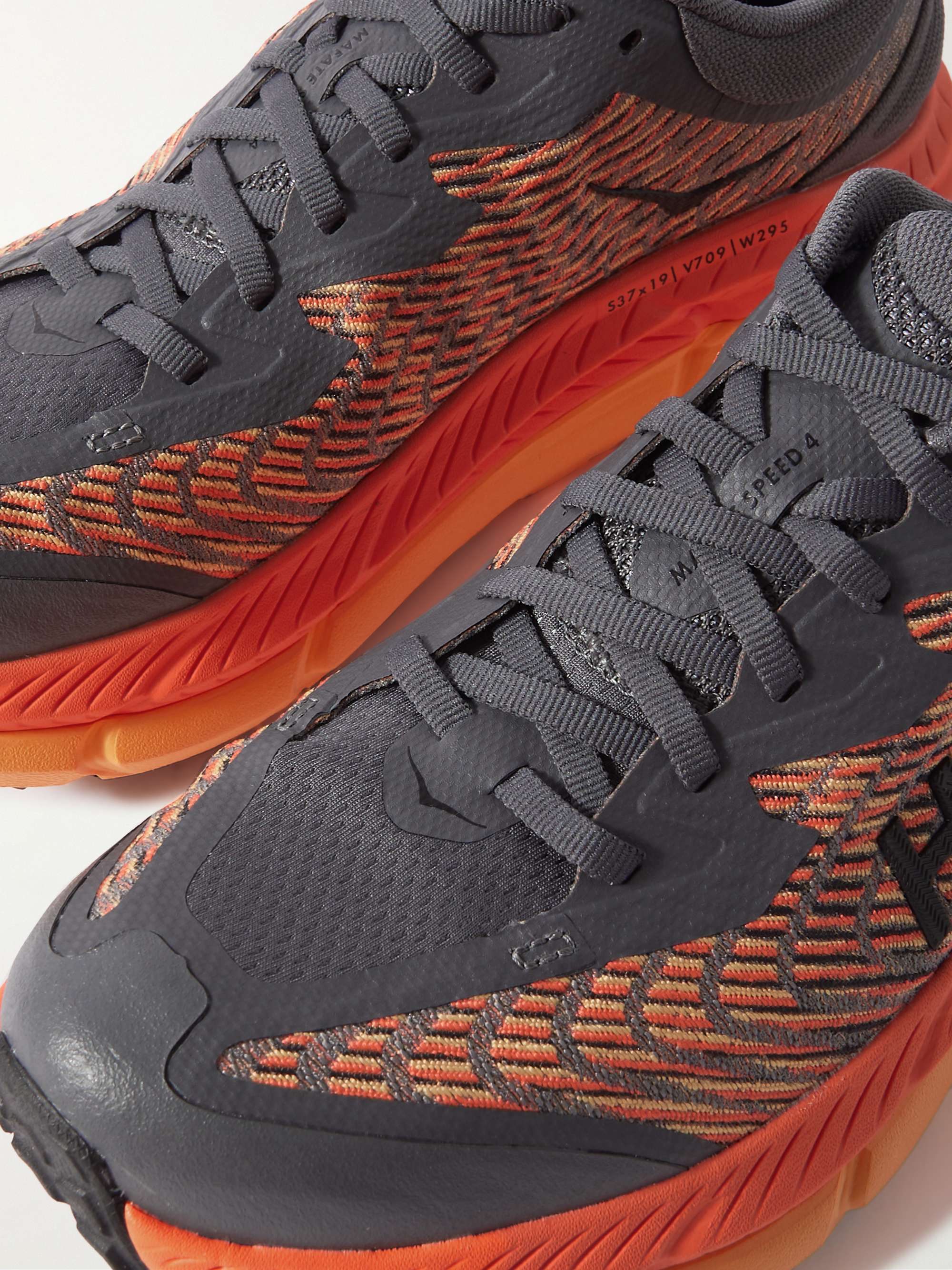 HOKA ONE ONE 
