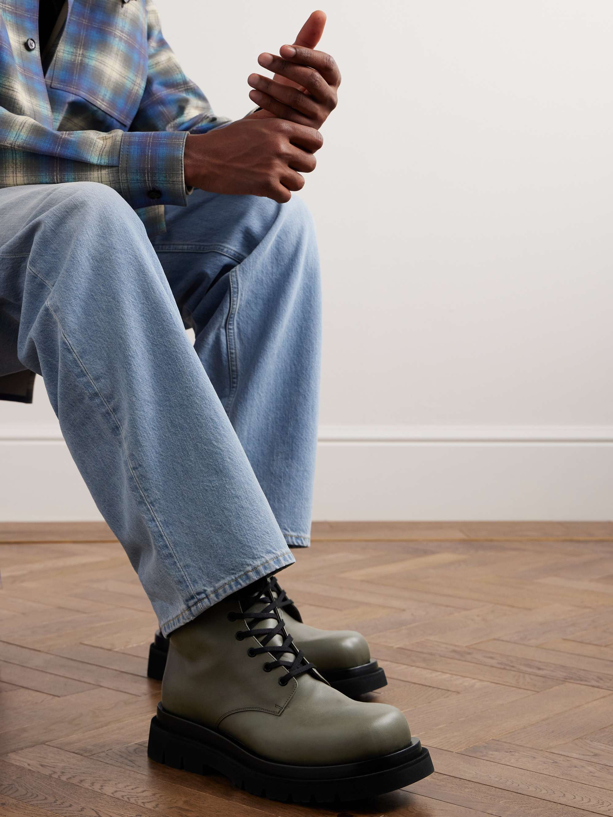 Opførsel Modsatte grad BOTTEGA VENETA Lug Leather Boots for Men | MR PORTER