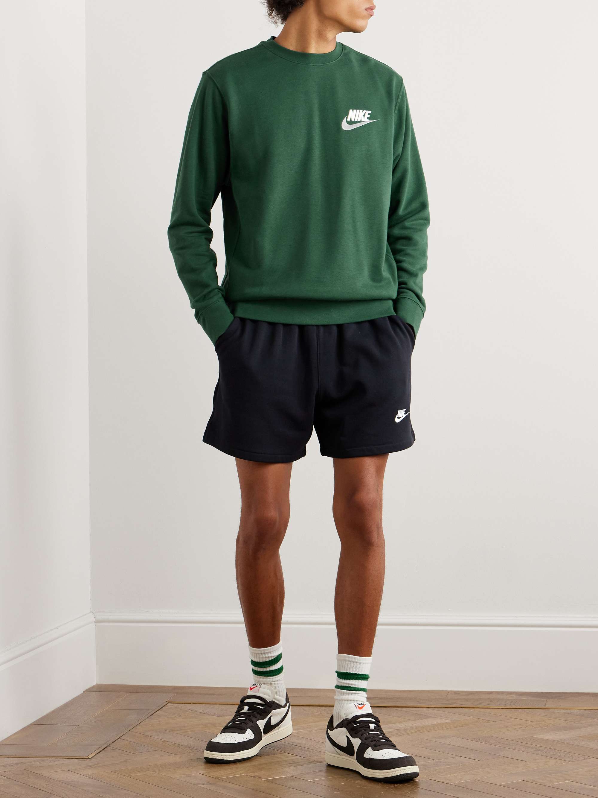 NIKE 