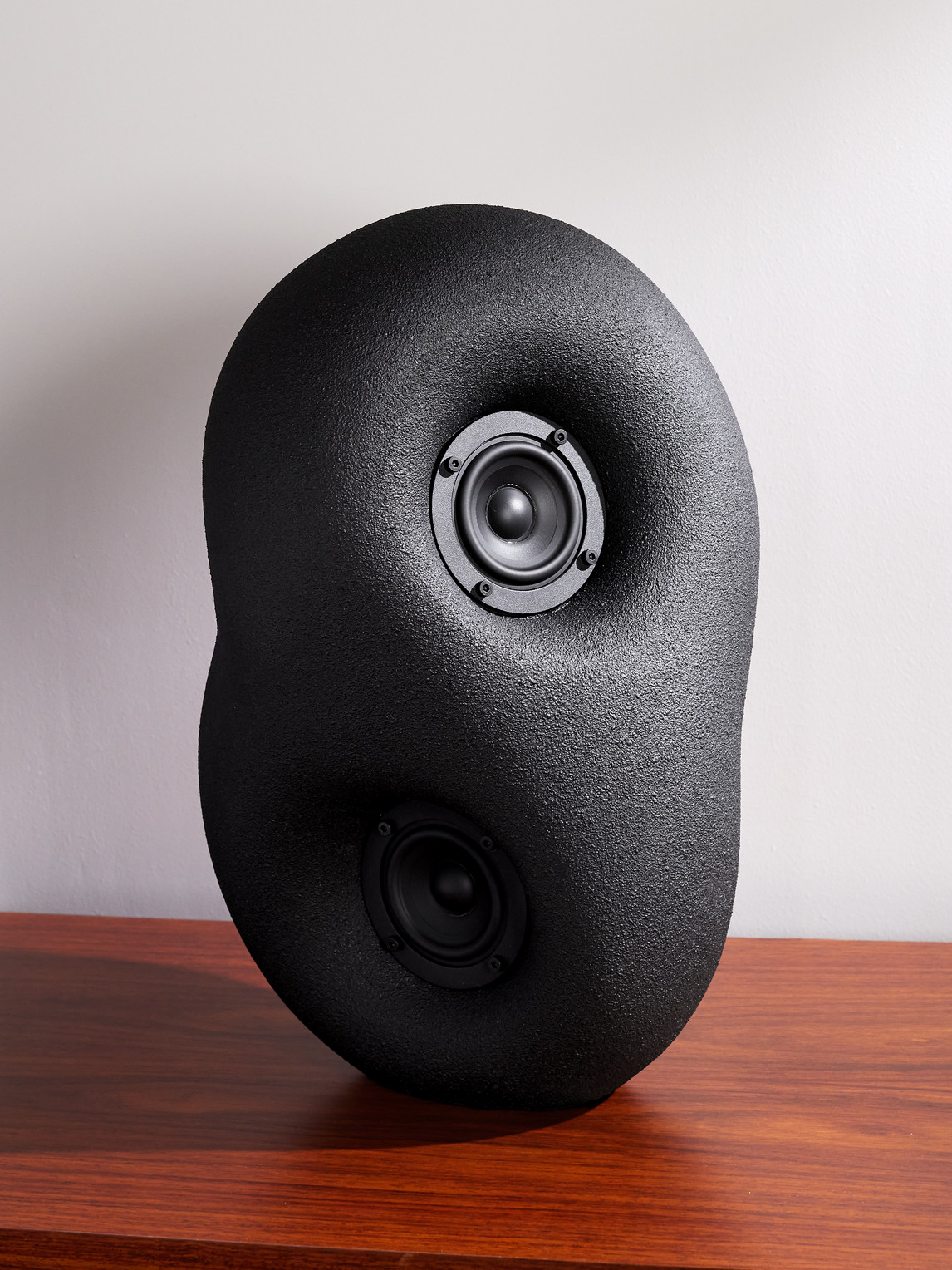 Transparent Speaker Acoustic Sculpture Jesmonite Speaker In Black