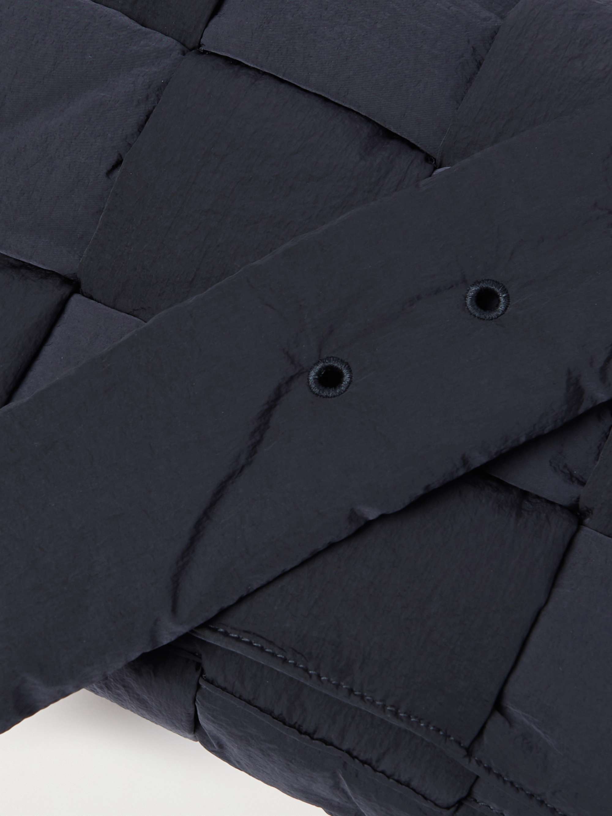 BOTTEGA VENETA حقيبة ماسنجر Cassette بحبكة إنترشياتو من قماش Paper Nylon