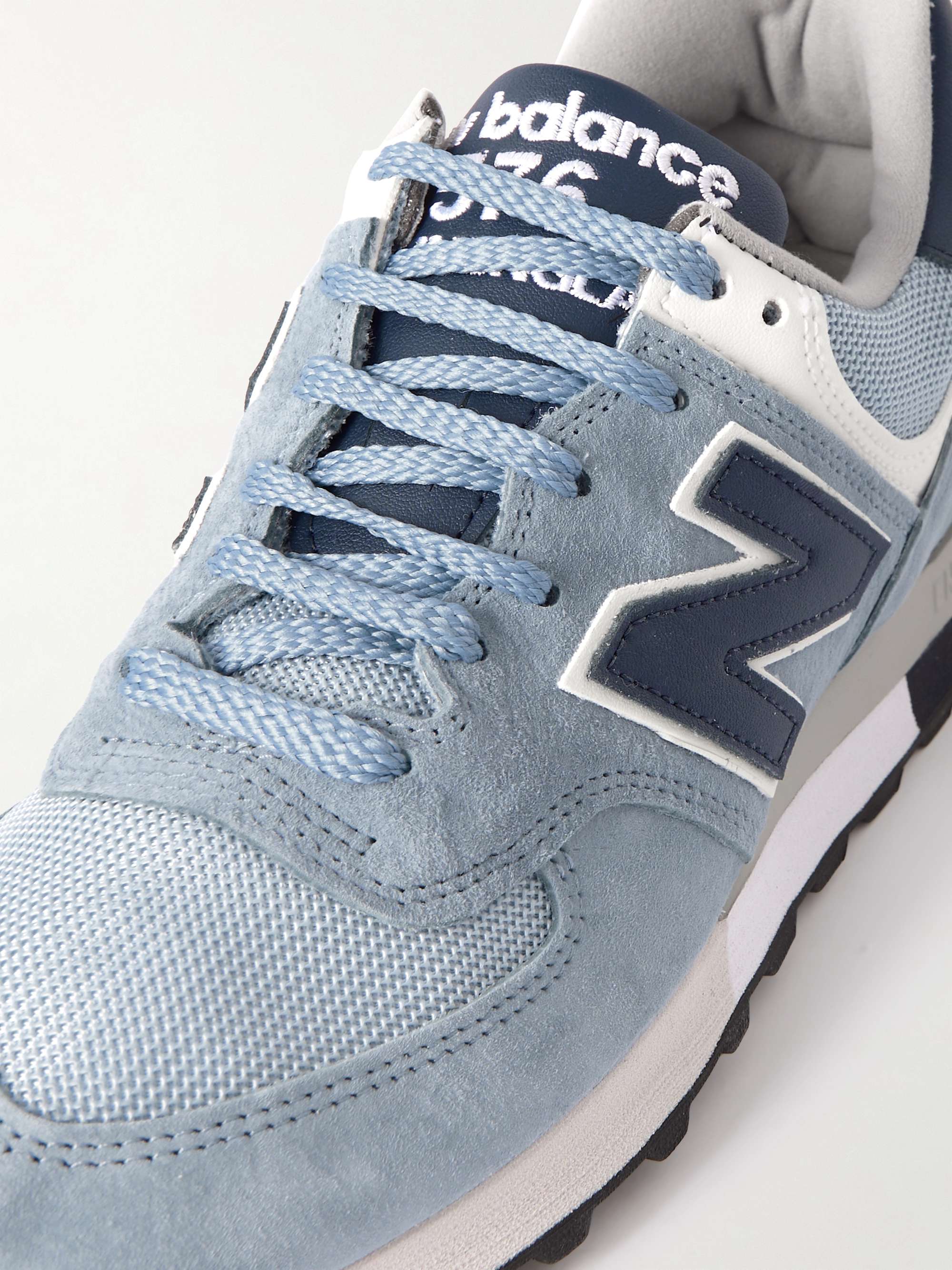 576 Sneakers aus Veloursleder und Mesh mit Kunstlederbesatz von 