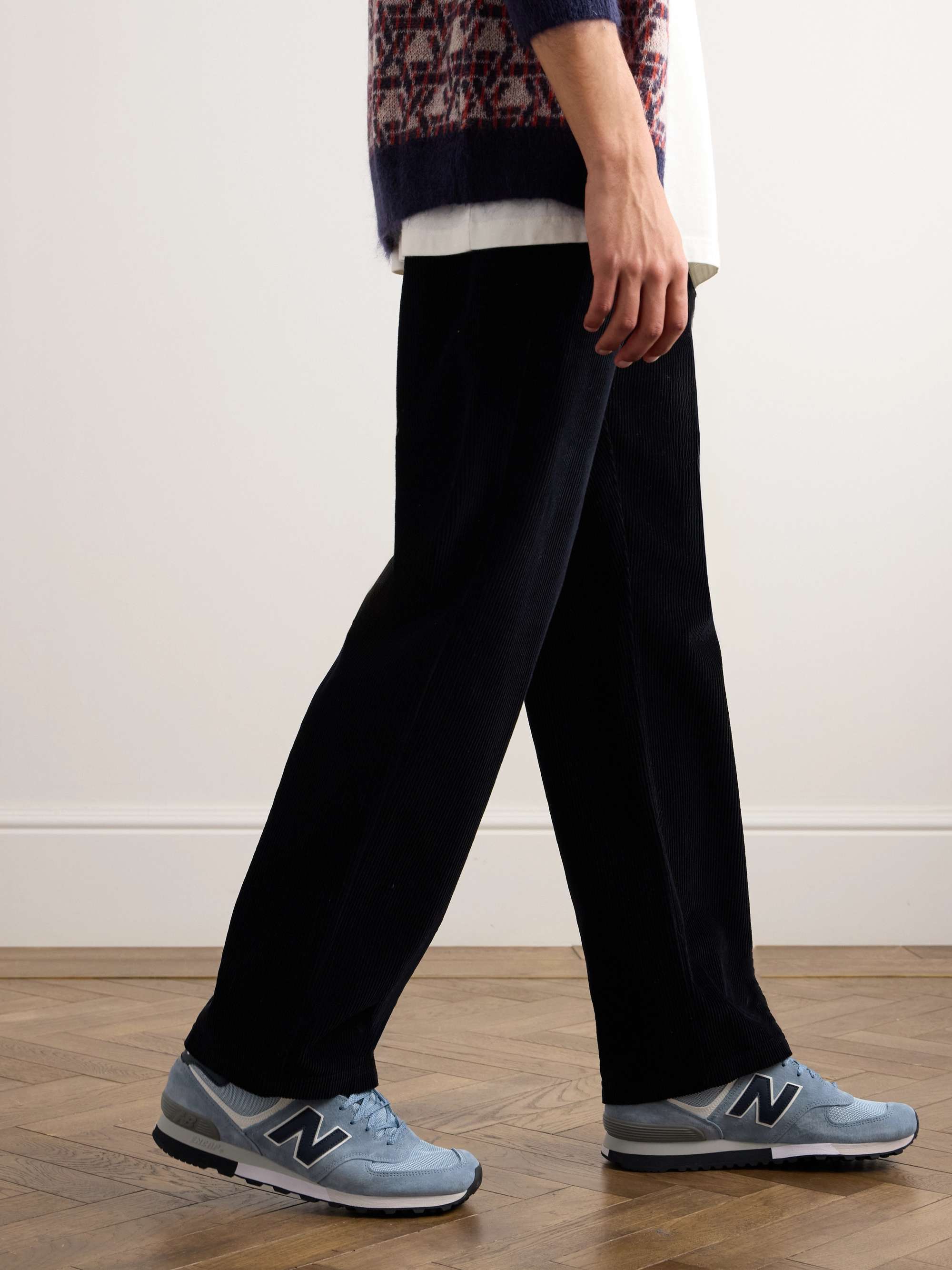 576 Sneakers aus Veloursleder und Mesh mit Kunstlederbesatz von 