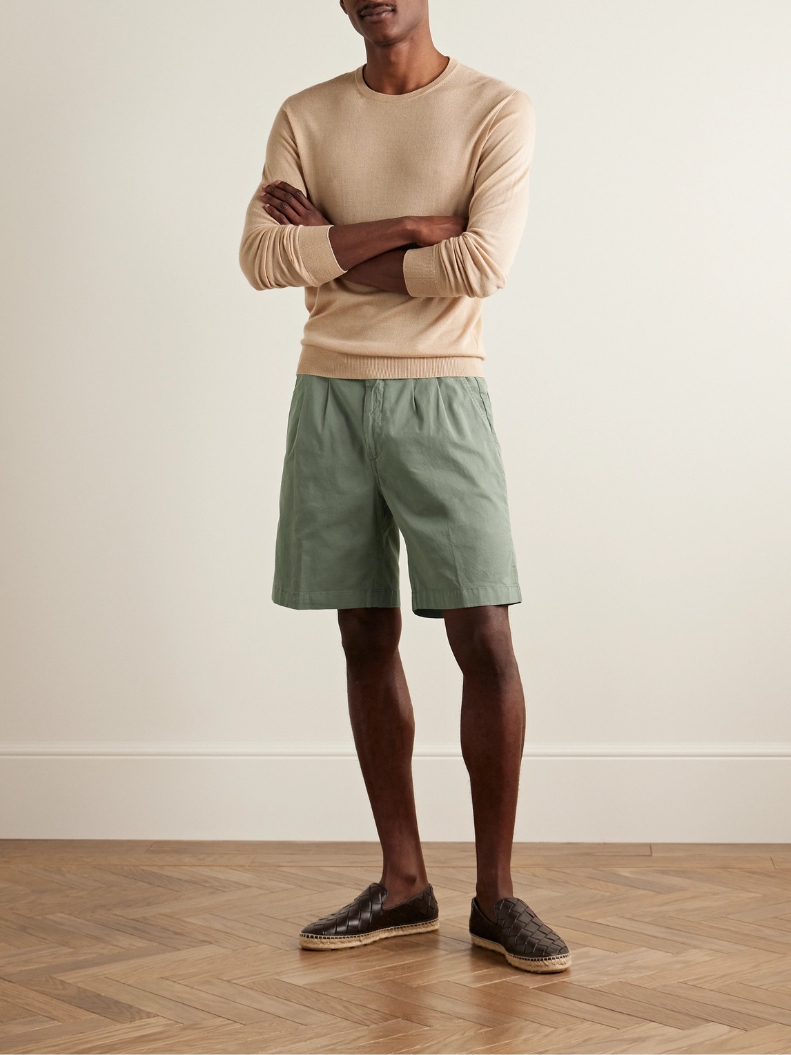 Shop Canali Straight-leg Pleated Cotton-blend Twill Bermuda Shorts In Green