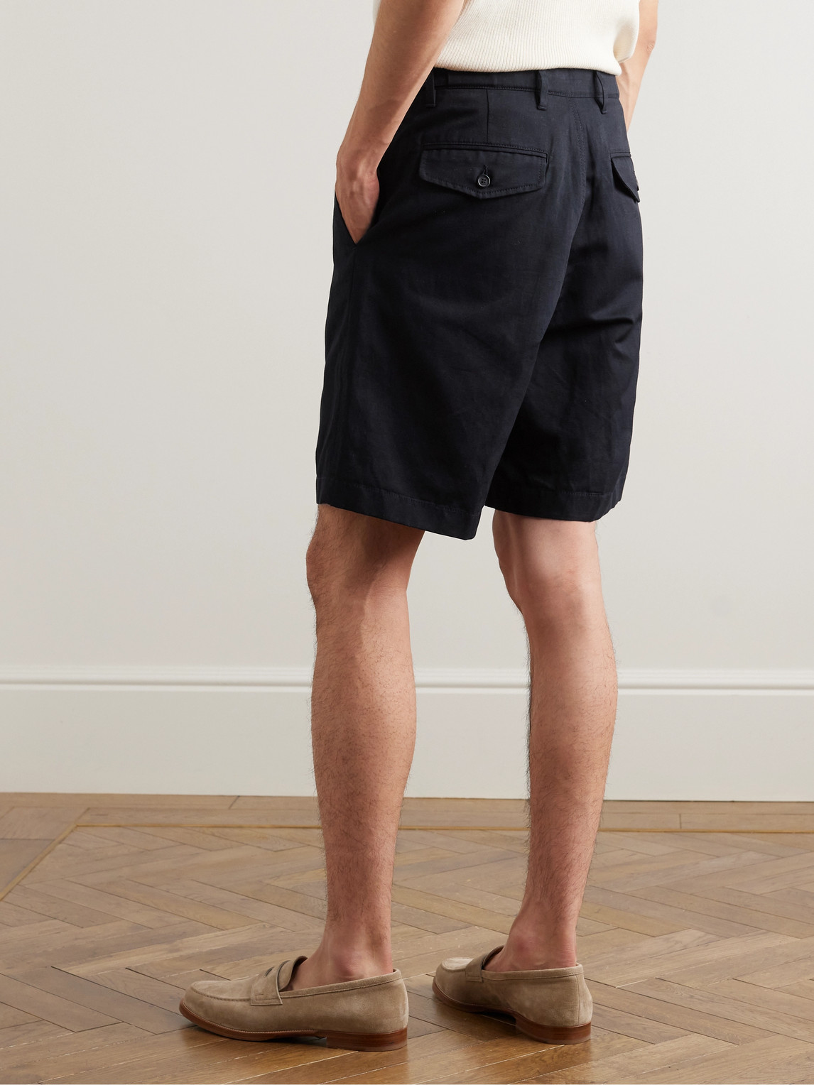 Shop Dunhill Straight-leg Pleated Cotton And Linen-blend Twill Bermuda Shorts In Blue