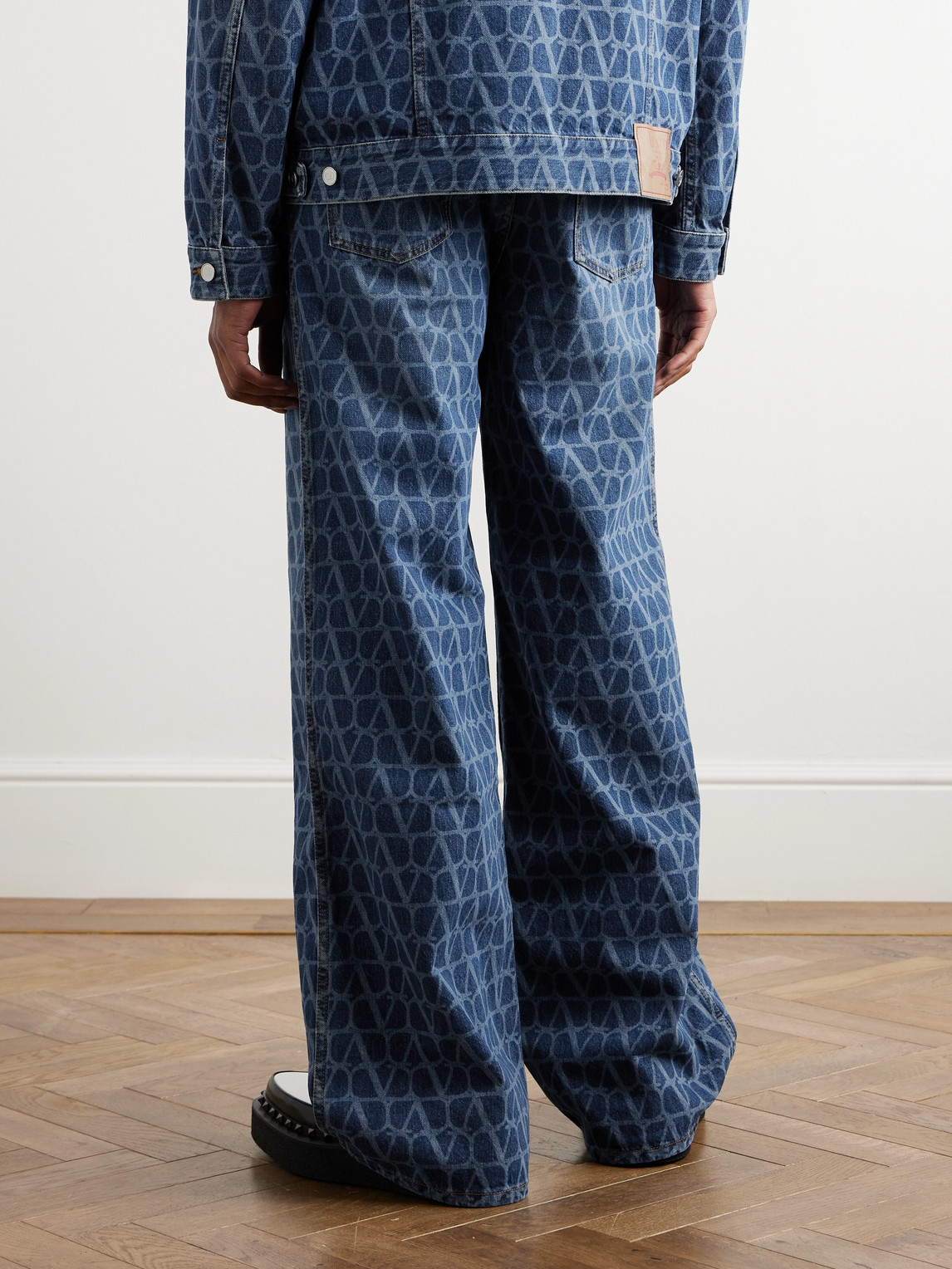 Shop Valentino Toile Wide-leg Logo-print Jeans In Blue