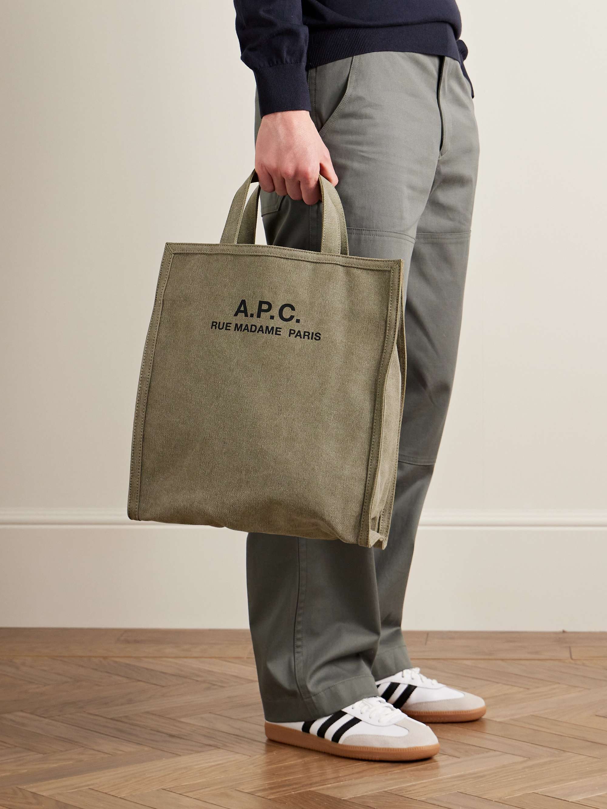 A.P.C. 로고 프린트 코튼 캔버스 토트 백