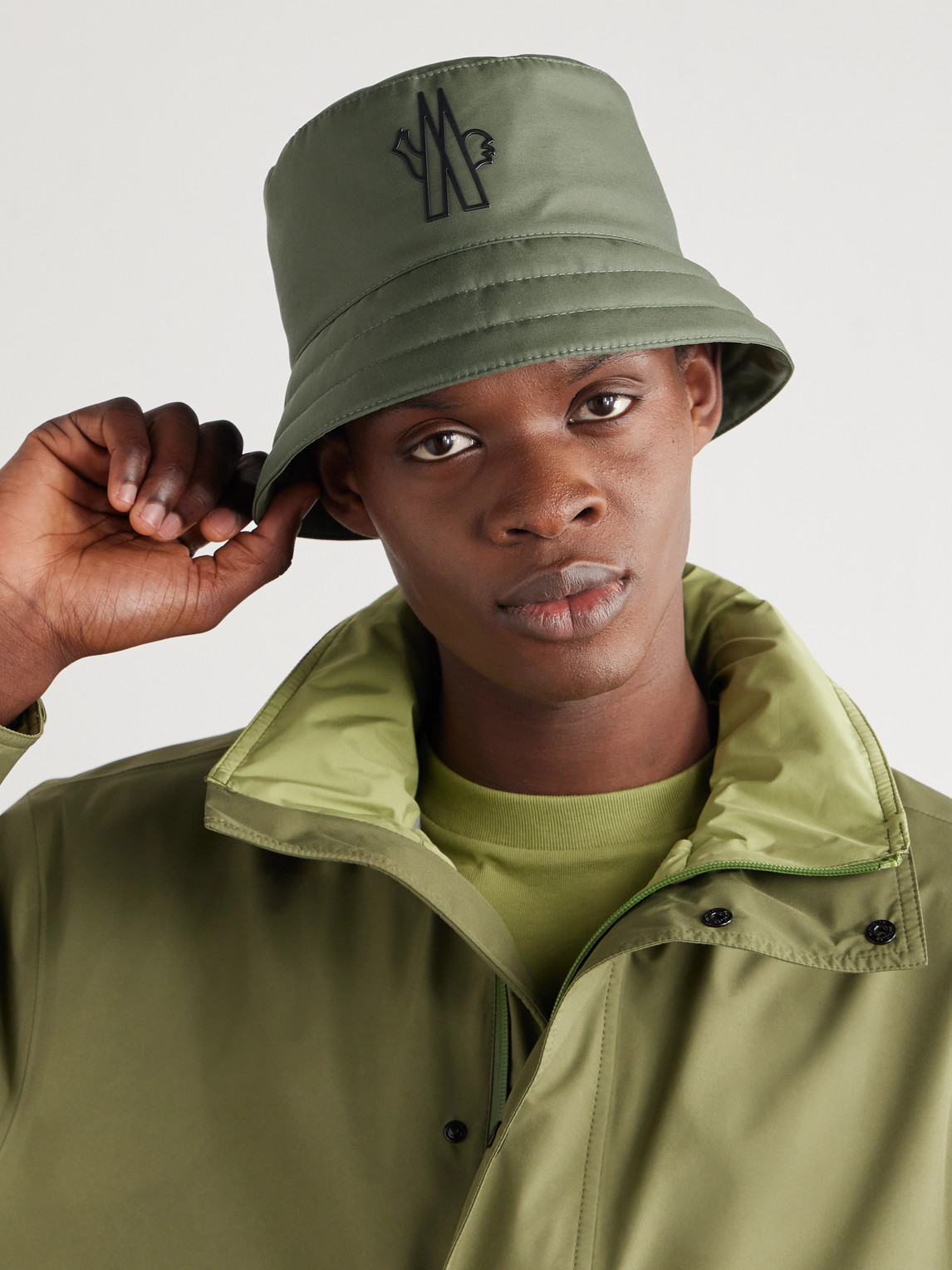 【送料&関税込】Moncler Grenoble Logo Bucket Hat Moncler Grenoble GORE-TEX Bucket Hat | Neutrals | FARFETCH JO
