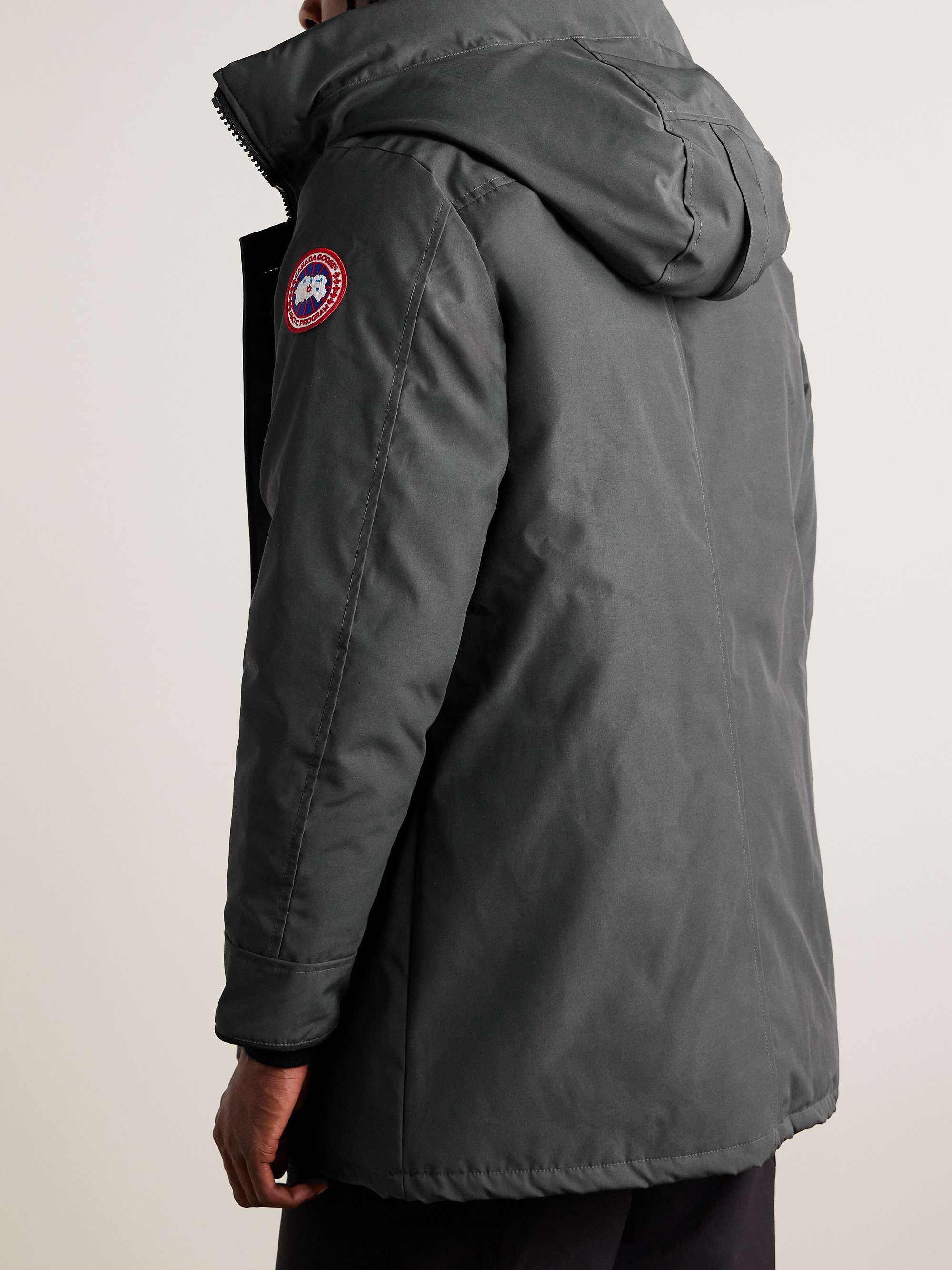 CANADA GOOSE معطف باركا Chateau بقبعة من قماش ®ARCTIC TECH العازل ومحشو بالزغب ومزين برقعة شعار العلامة