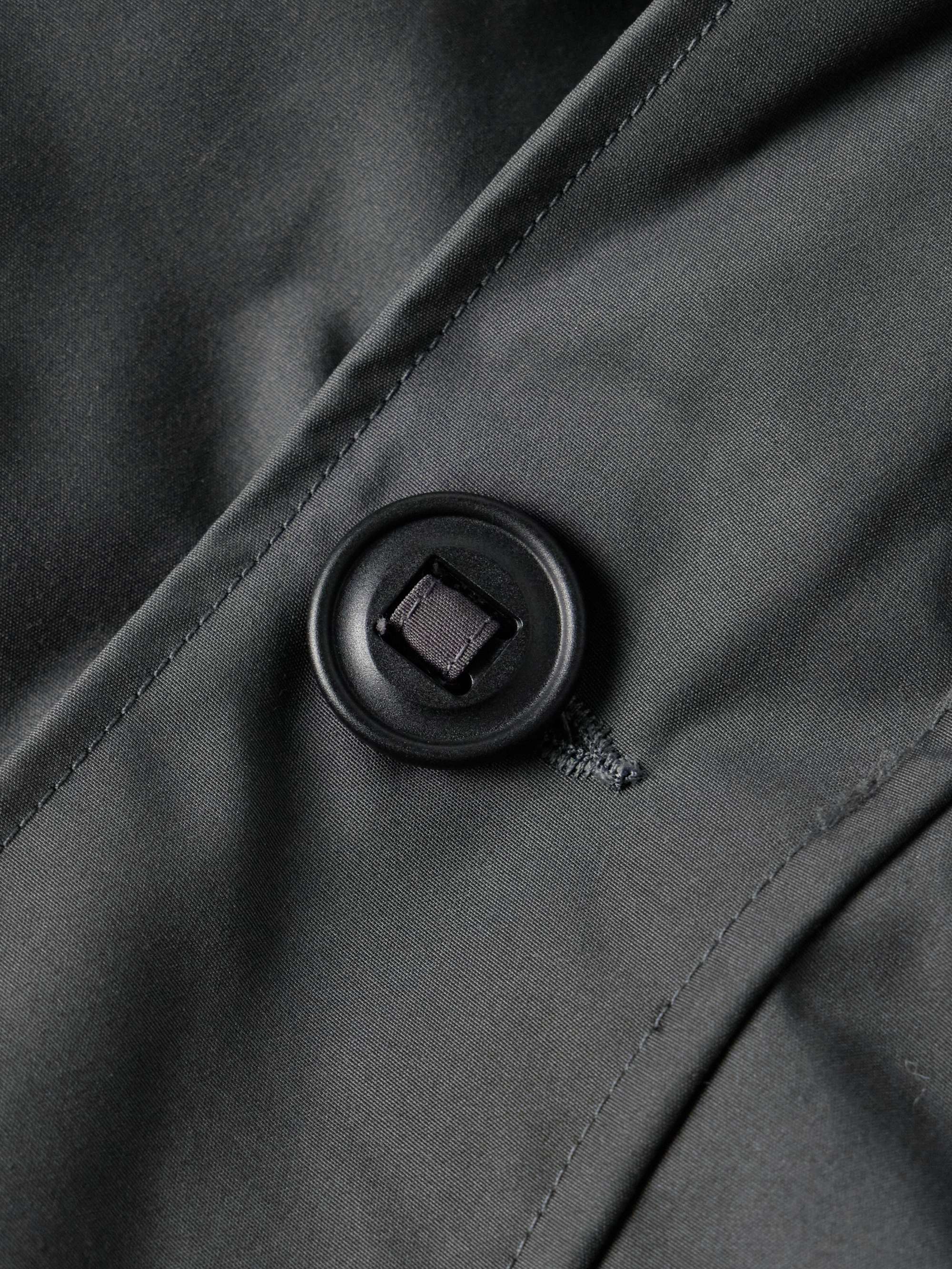 CANADA GOOSE معطف باركا Chateau بقبعة من قماش ®ARCTIC TECH العازل ومحشو بالزغب ومزين برقعة شعار العلامة