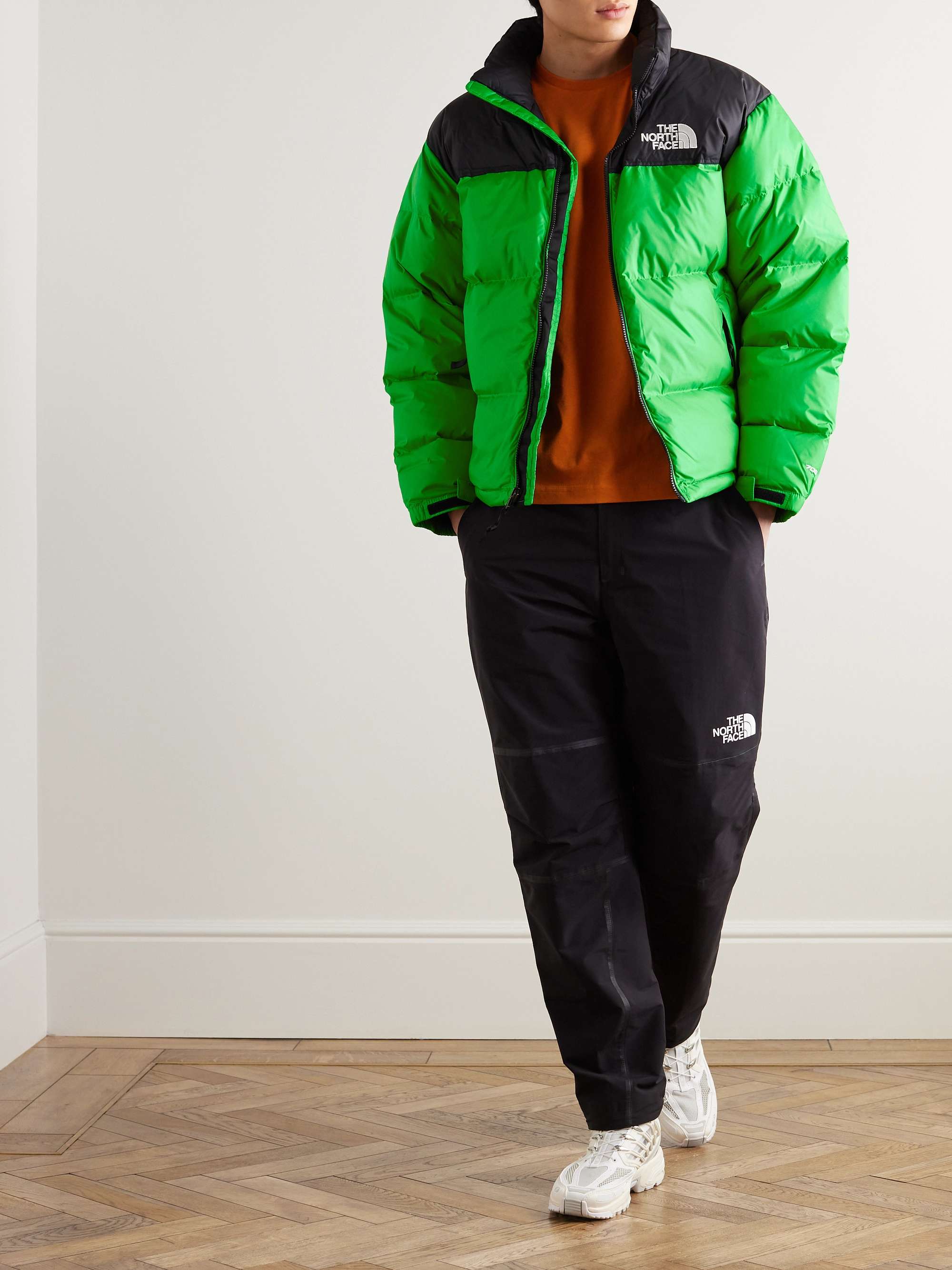 THE NORTH FACE 1996 Retro Nuptse Daunenjacke aus gestepptem Shell mit „DWR“-Beschichtung und Blumenprint