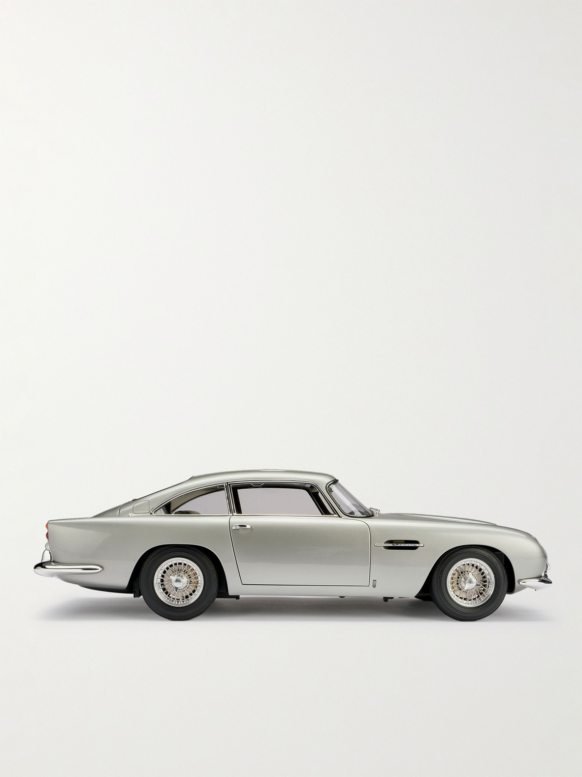 Aston Martin DB5 Limited Edition 1:8 Model Car