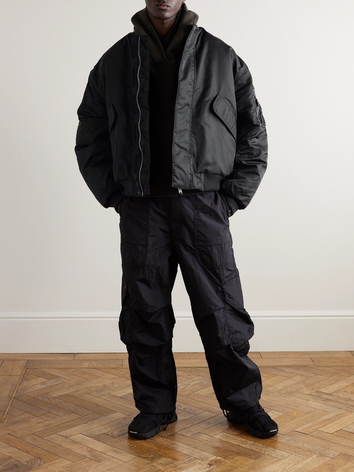 entire studio v-22 ボンバー