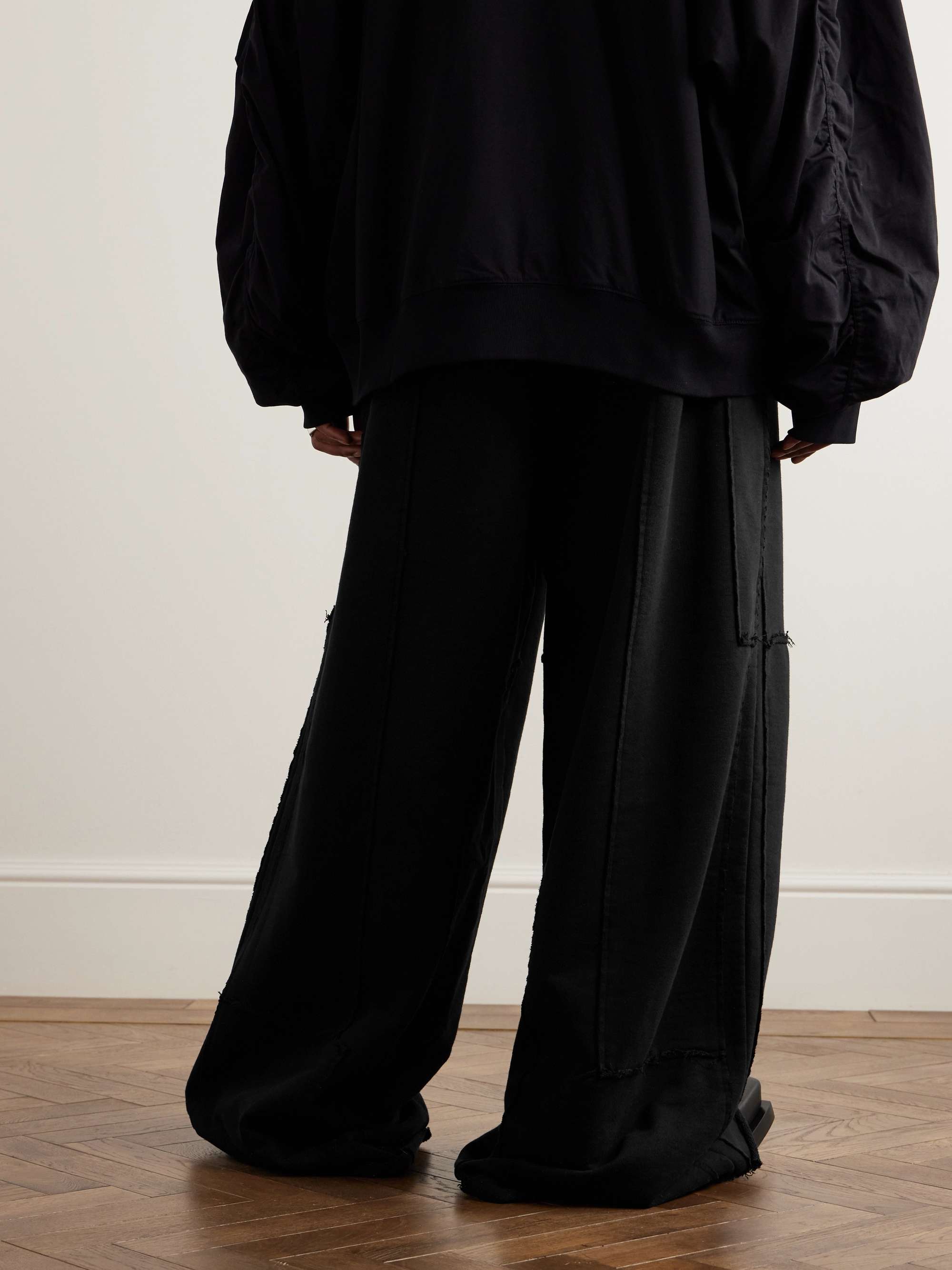 VETEMENTS 
