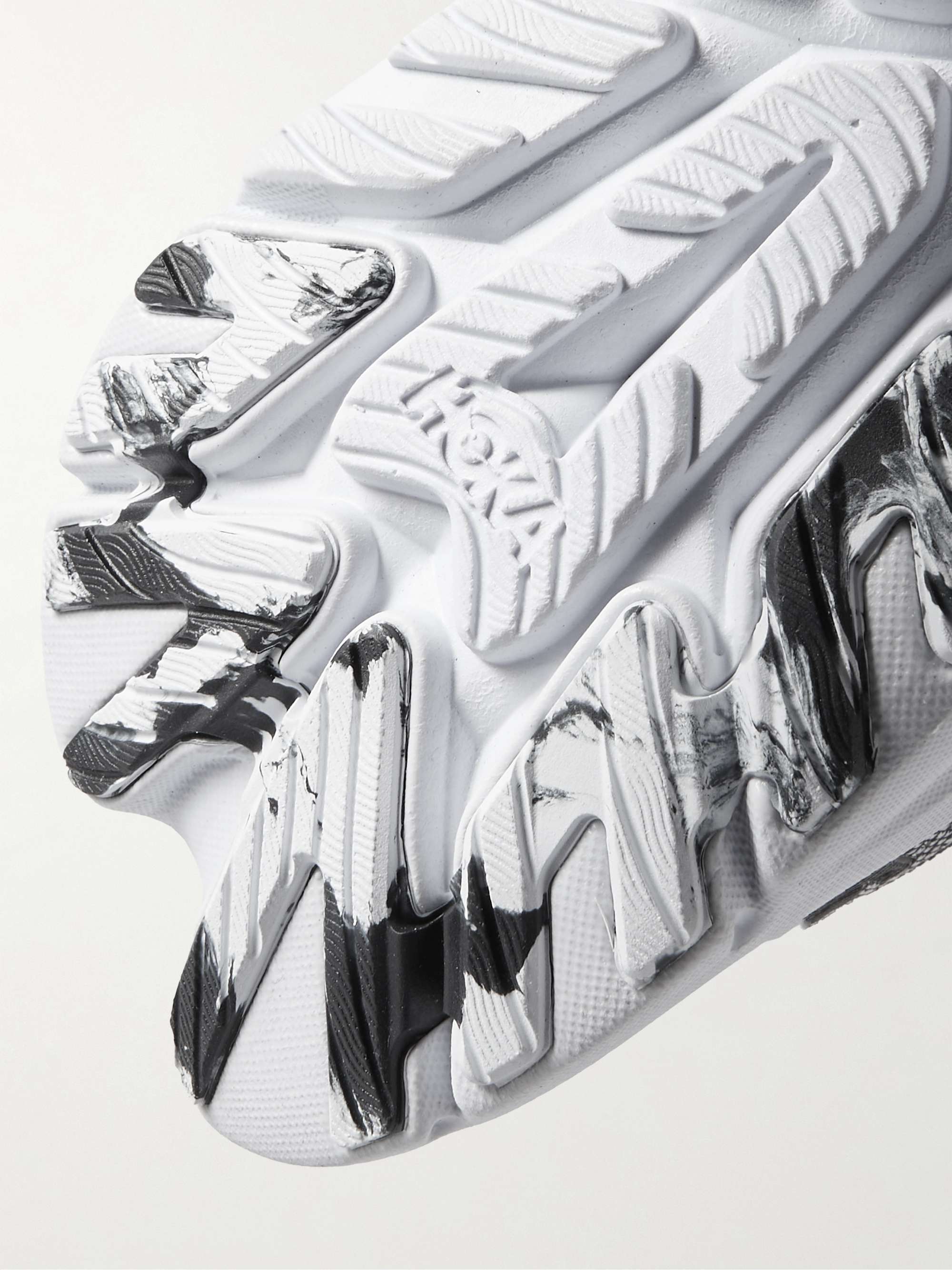 HOKA ONE ONE 