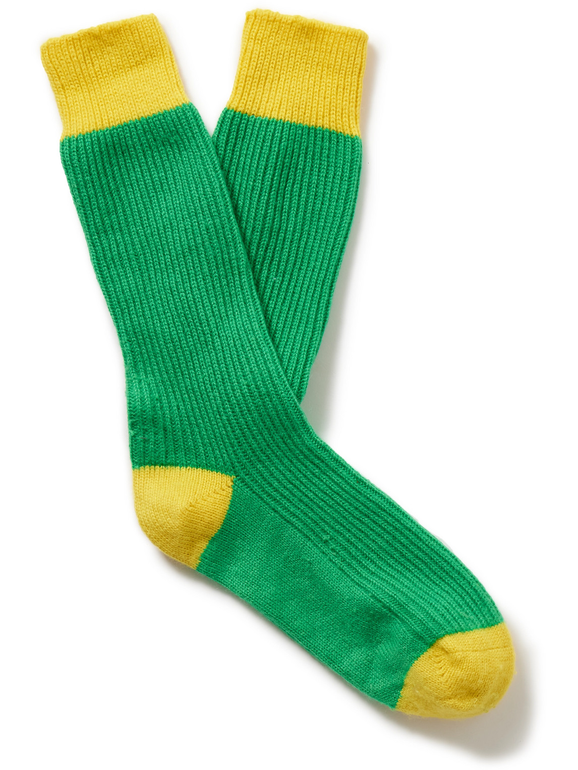 Guest In Residence Two-tone Ribbed Cashmere Socks In Green