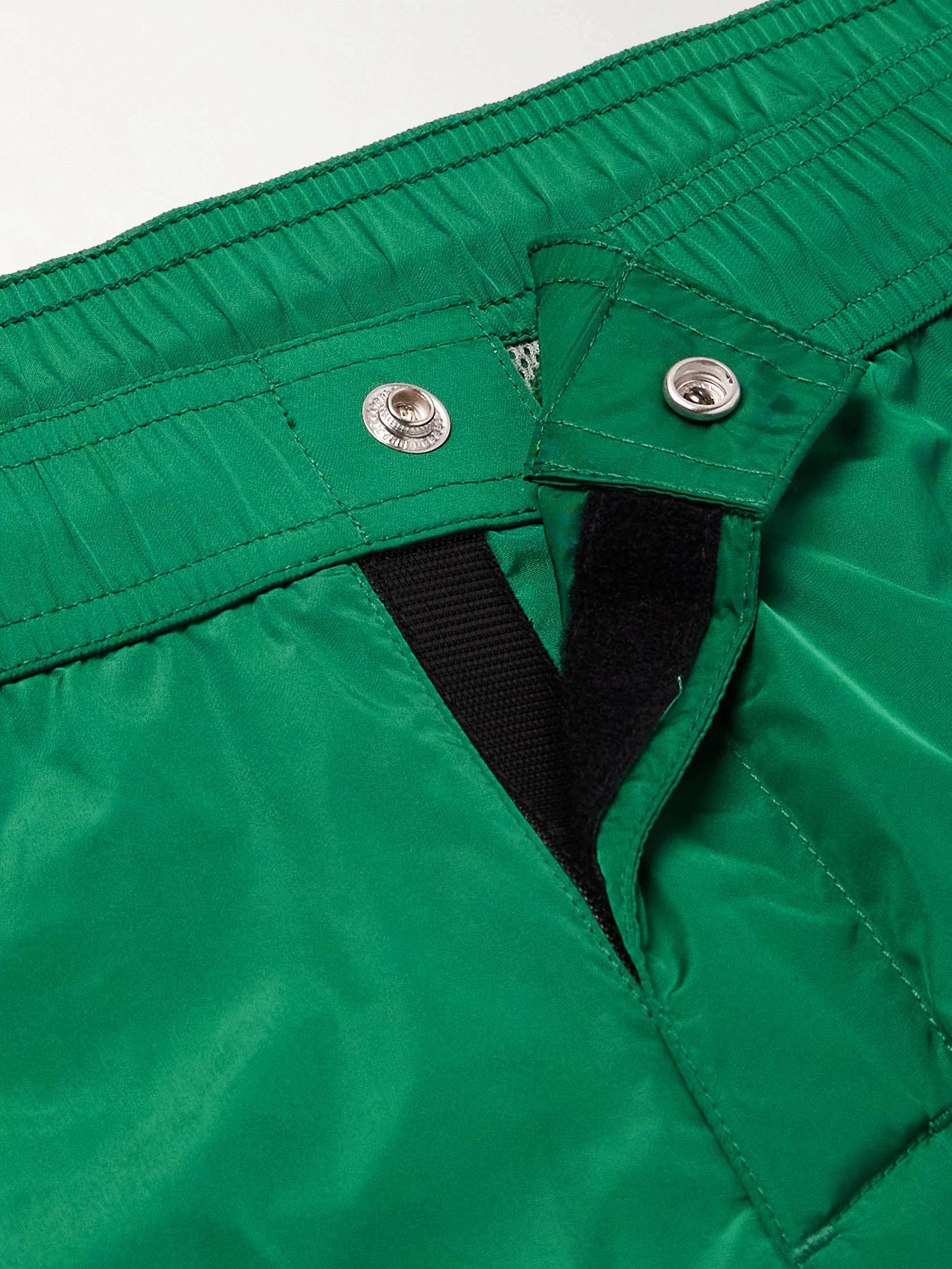 MONCLER Shorts da mare medi con logo applicato