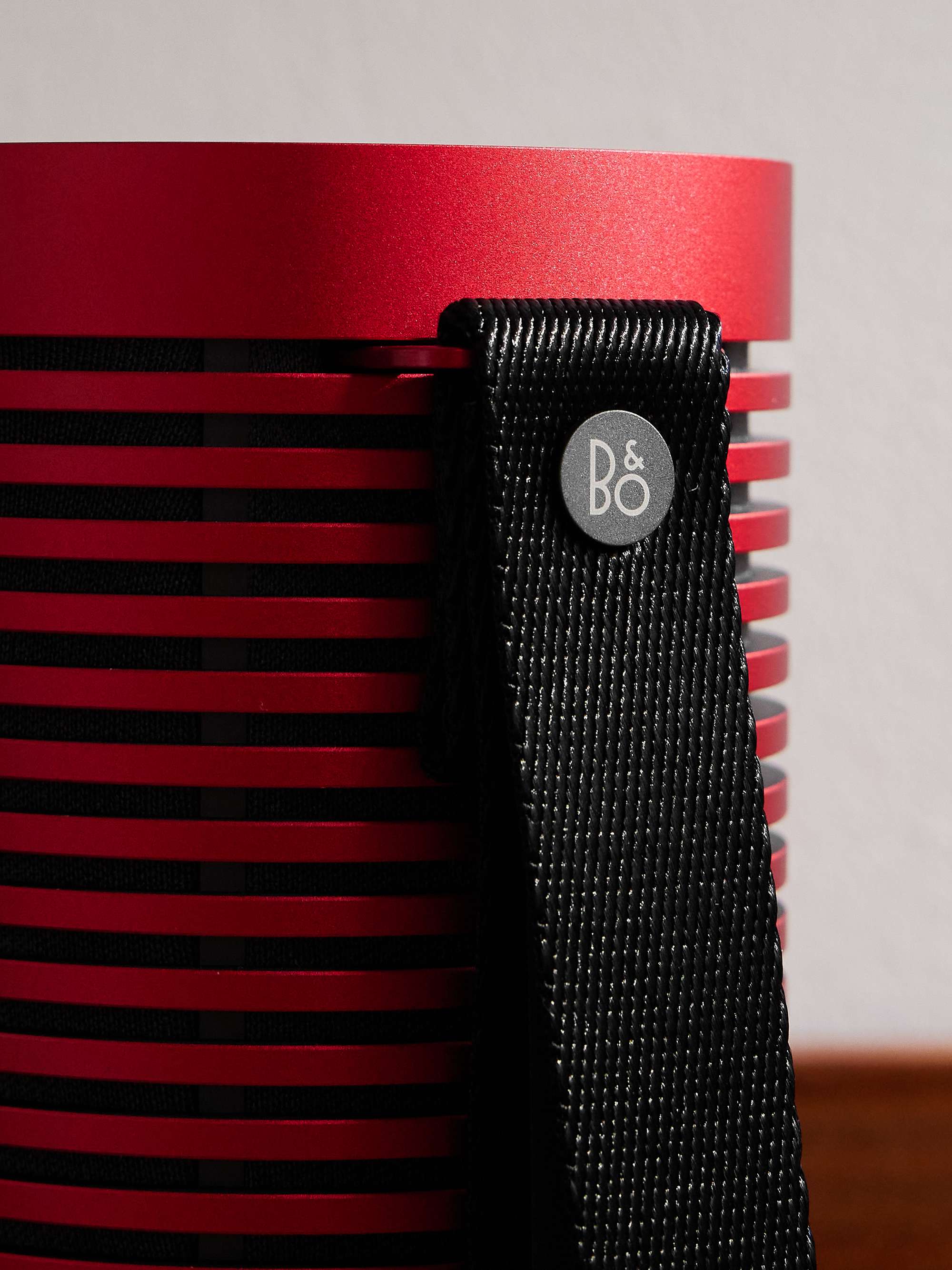 BANG & OLUFSEN + Ferrari Beosound Explore スピーカー BANG & OLUFSEN + Ferrari Beosound Explore スピーカー
