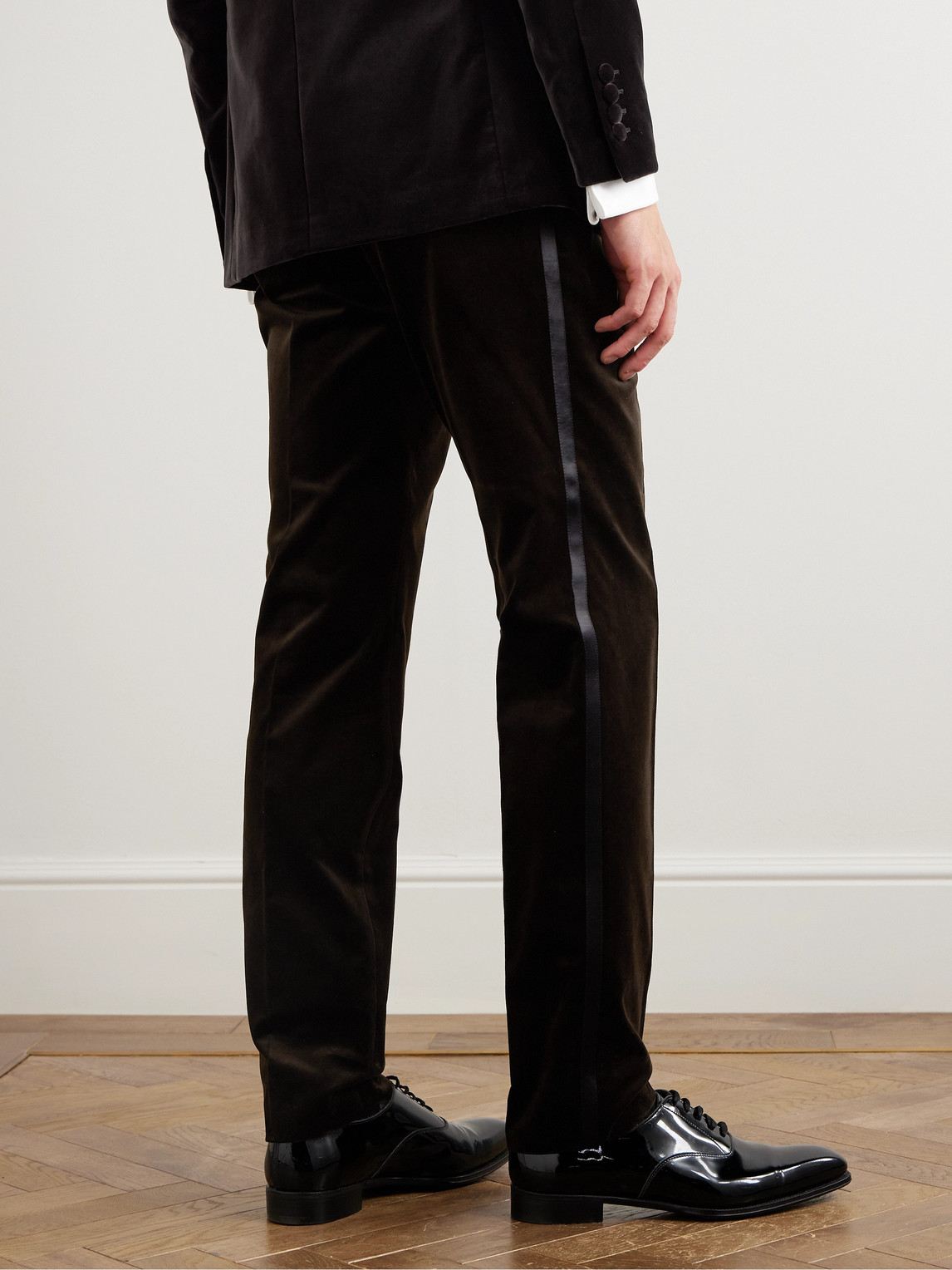  Brunello Cucinelli - Straight-leg Pleated Satin-trimmed Cotton-velvet Tuxedo Trousers - Men - Brown - It 56 